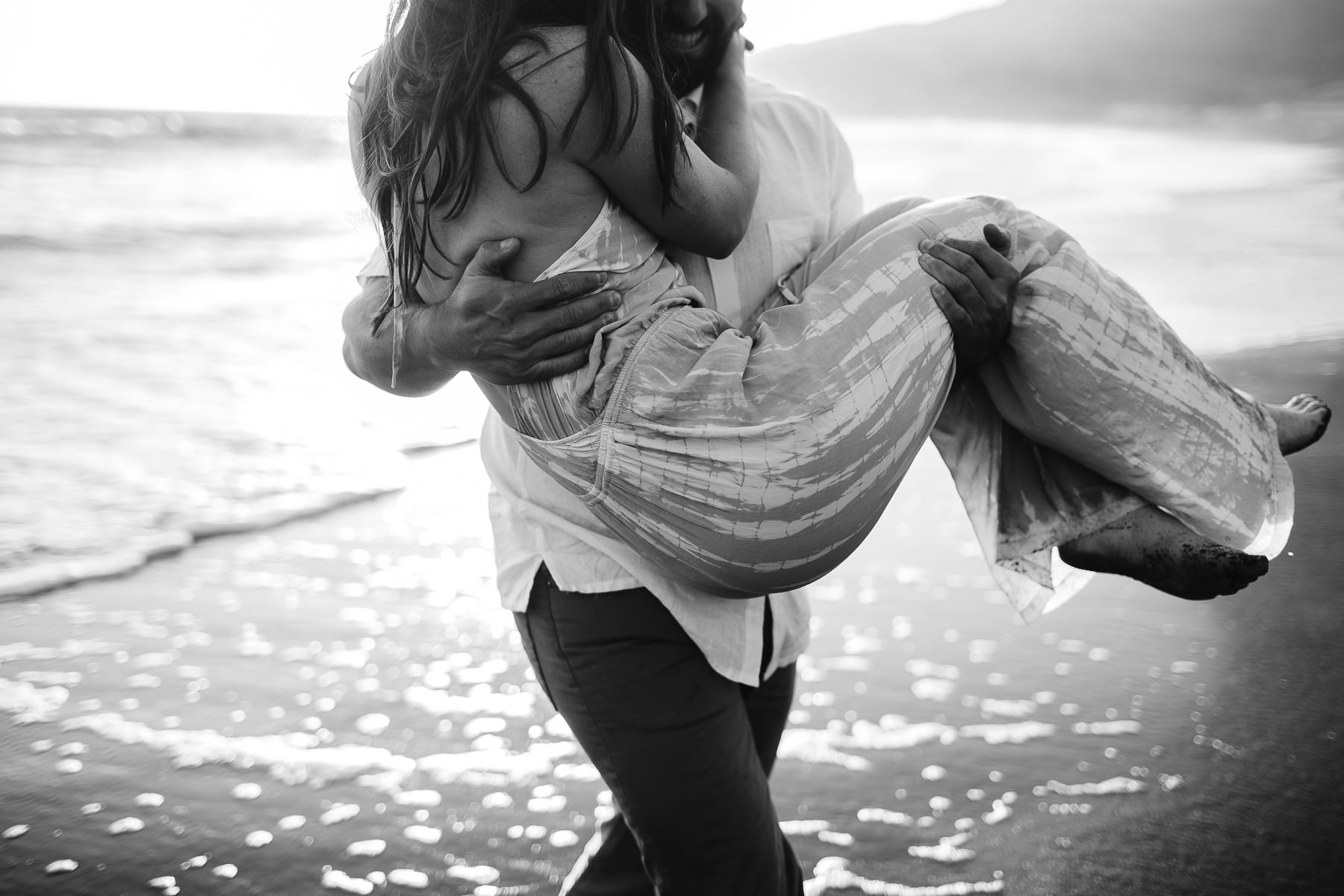 marin-headlands-rodeo-beach-lifestyle-laughter-engagement-session-44