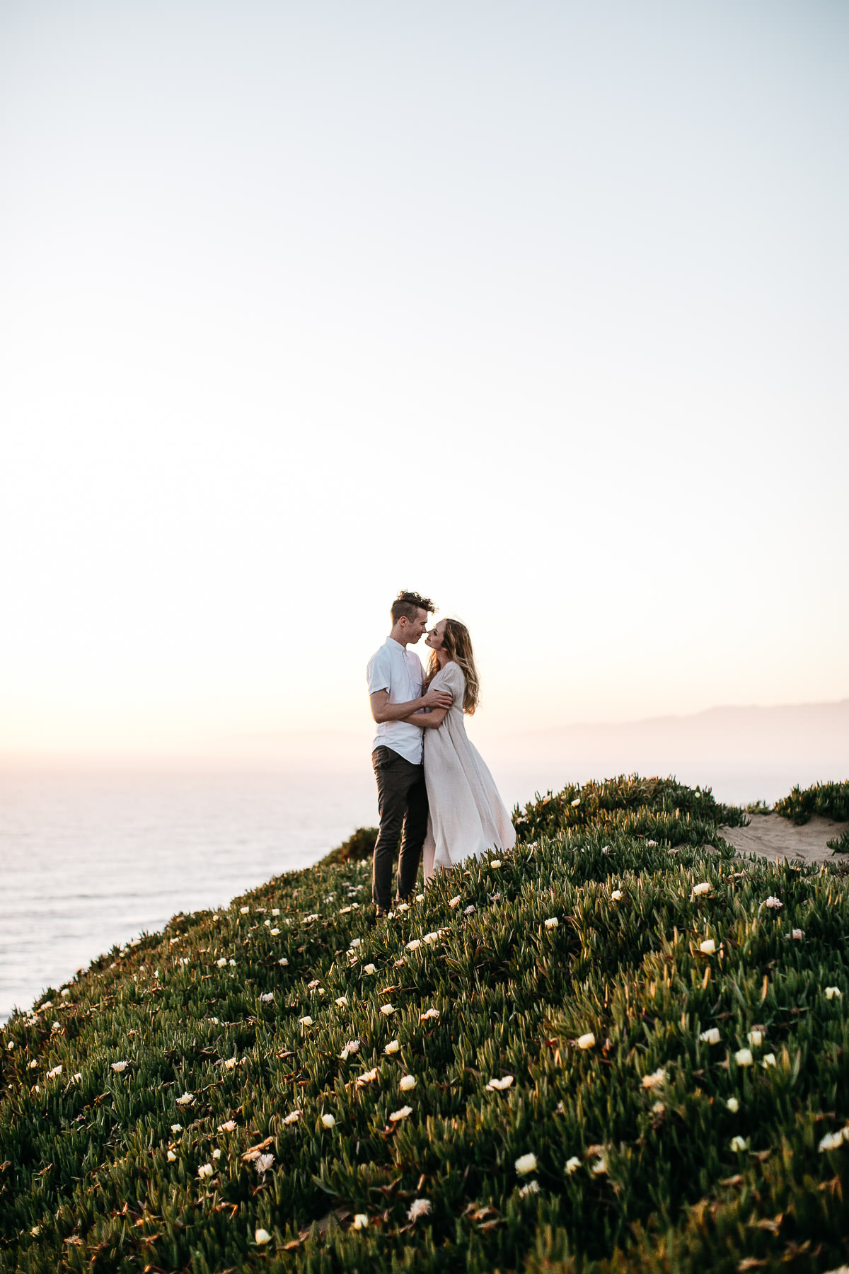 summer-san-francisco-lifestyle-coastal-engagement-session-33