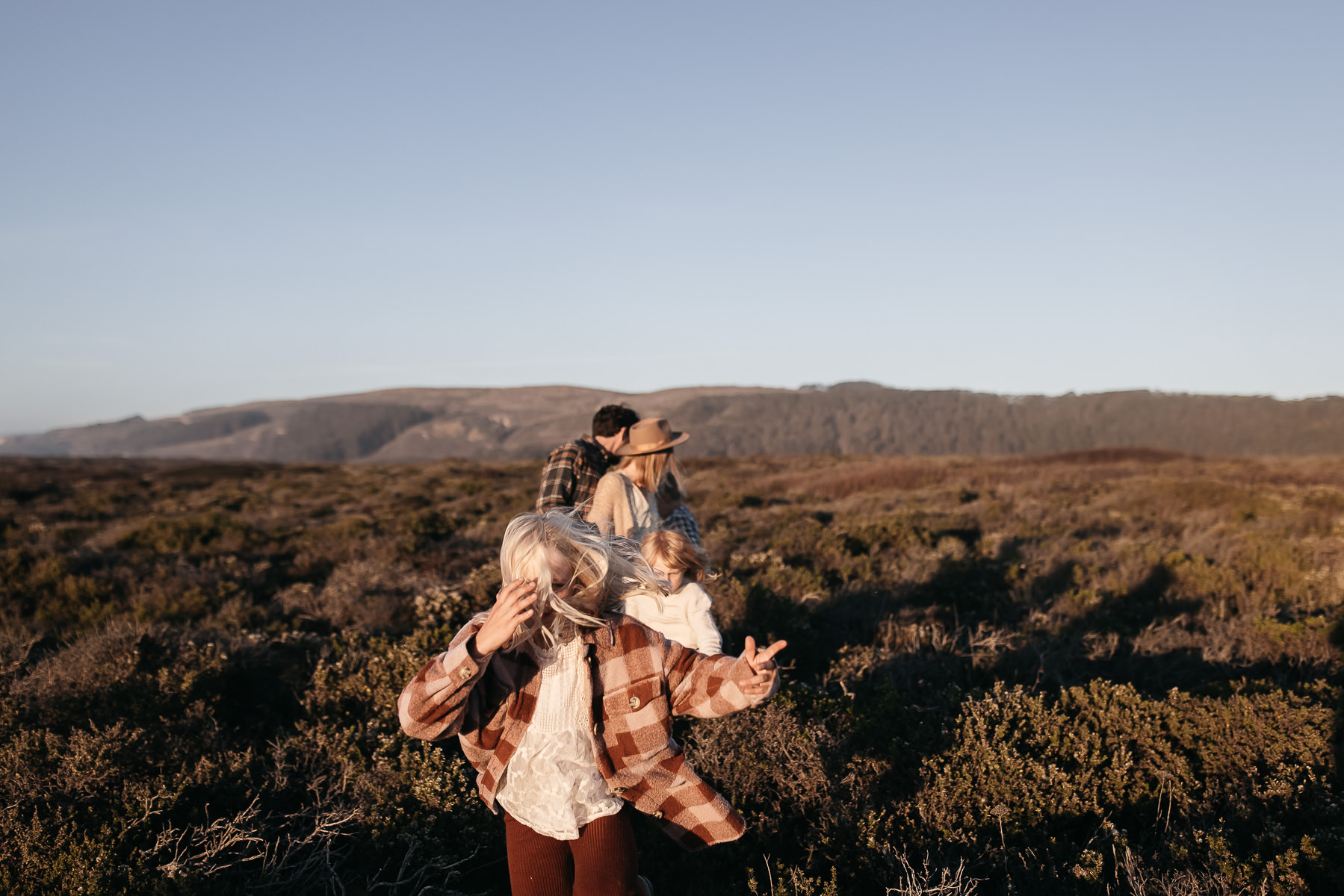 pescadero-beach-school-bus-lifestyle-sunset-family-session-27