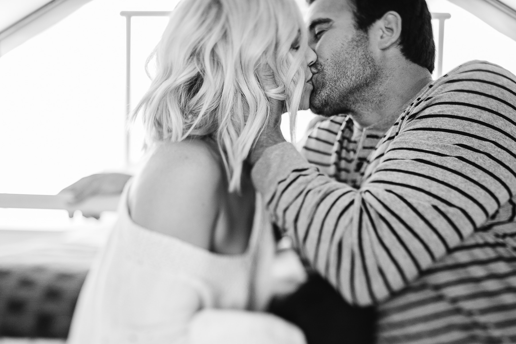 mendocino-grove-ca-glamping-waterside-anniversary-session-golden-retriever-26