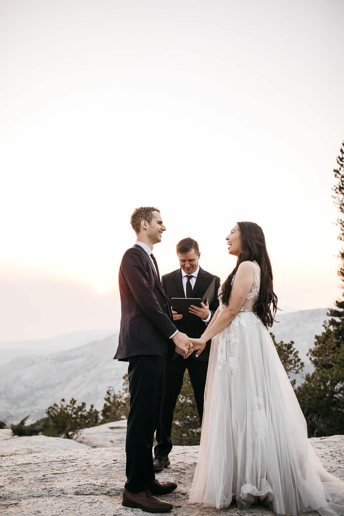 yosemite-cathedral-lake-hiking-sunset-elopement-61