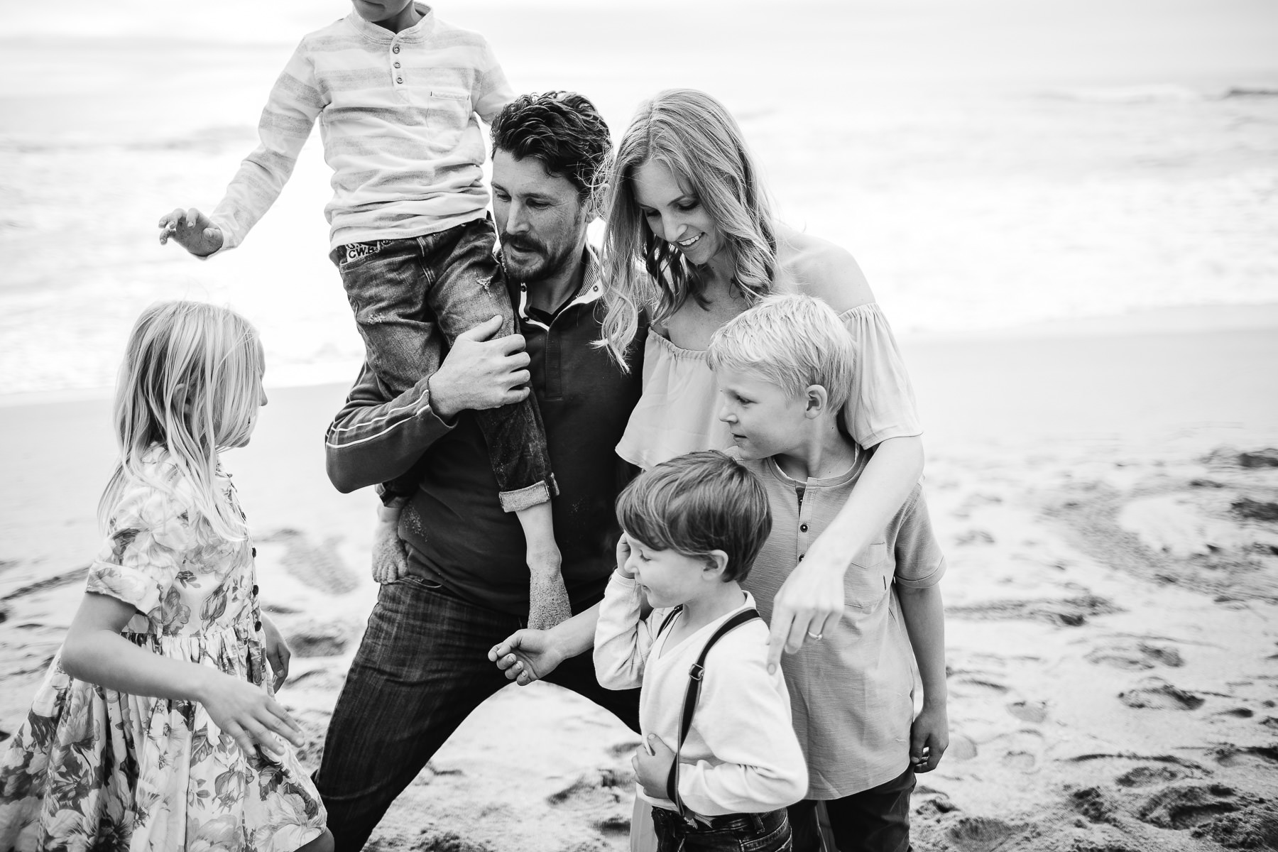 half-moon-bay-ca-sunset-family-lifestyle-session-golden-light-5