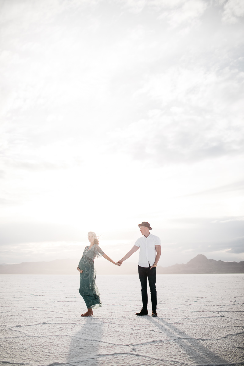 bonneville-utah-salt-flats-lifestyle-maternity-shoot-55