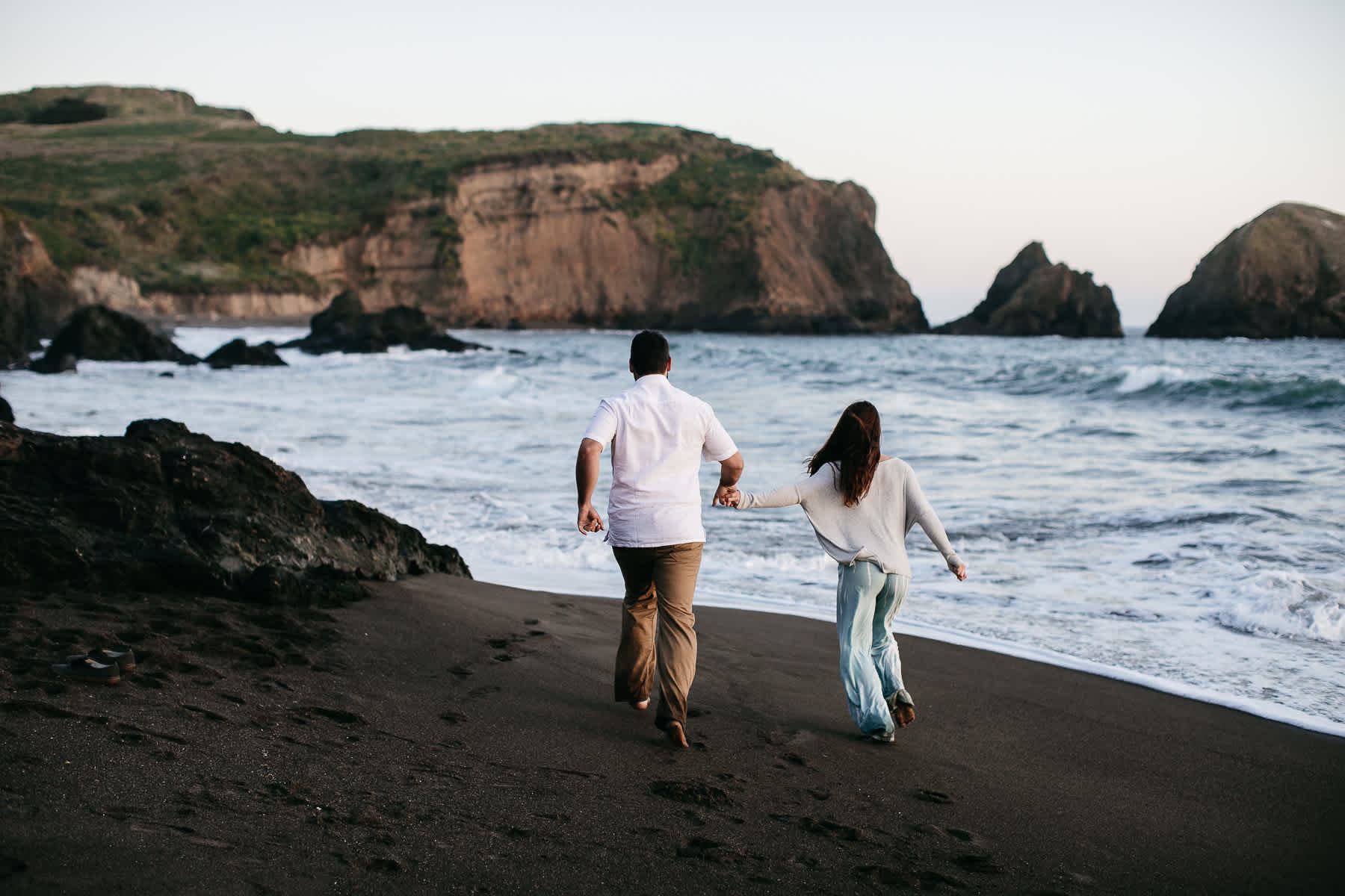 marin-headlands-rodeo-beach-lifestyle-laughter-engagement-session-65