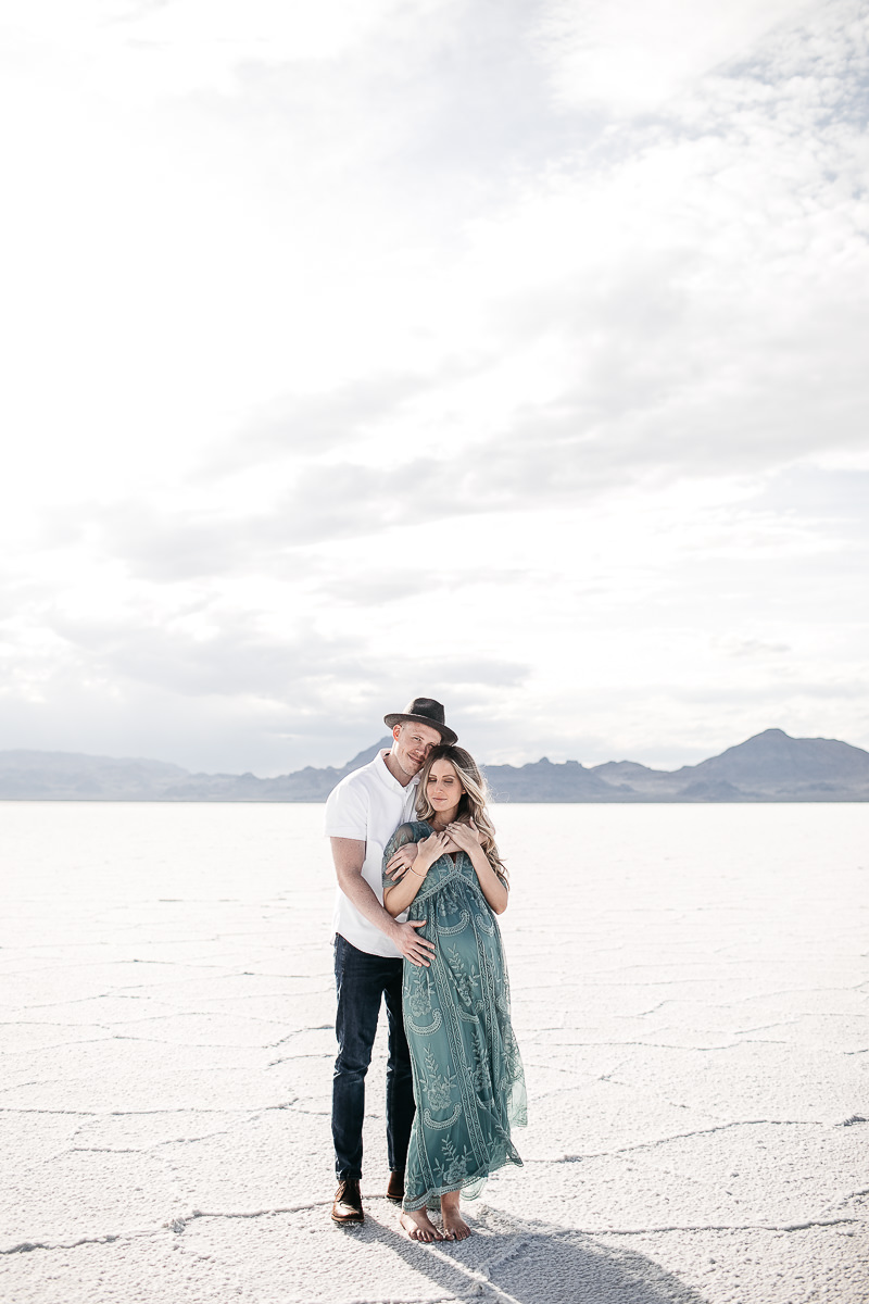 salt-lake-city-utah-salt-flats-lifestyle-maternity-session-7