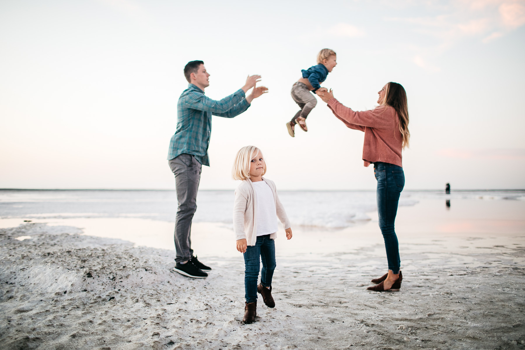 san-jose-ca-salt-flats-sunset-family-lifestyle-session-27
