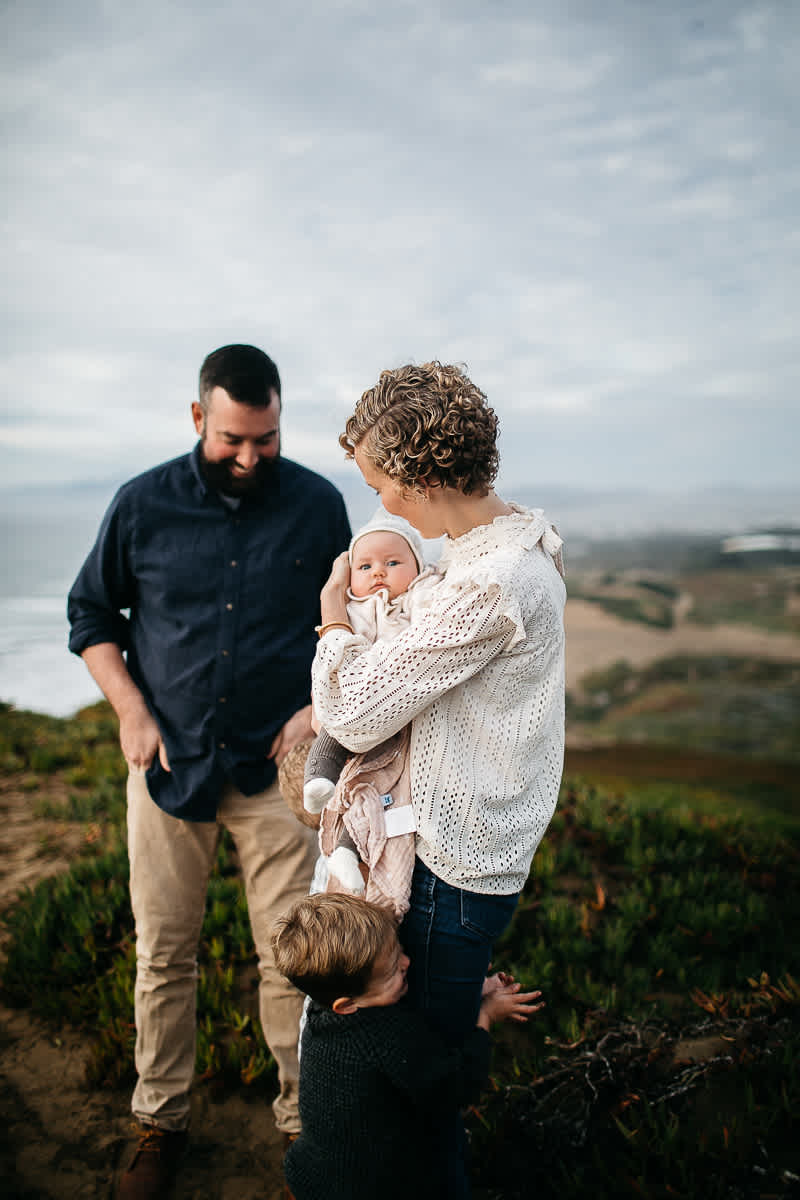 cloudy-fort-funston-winter-lifestyle-family-session-5
