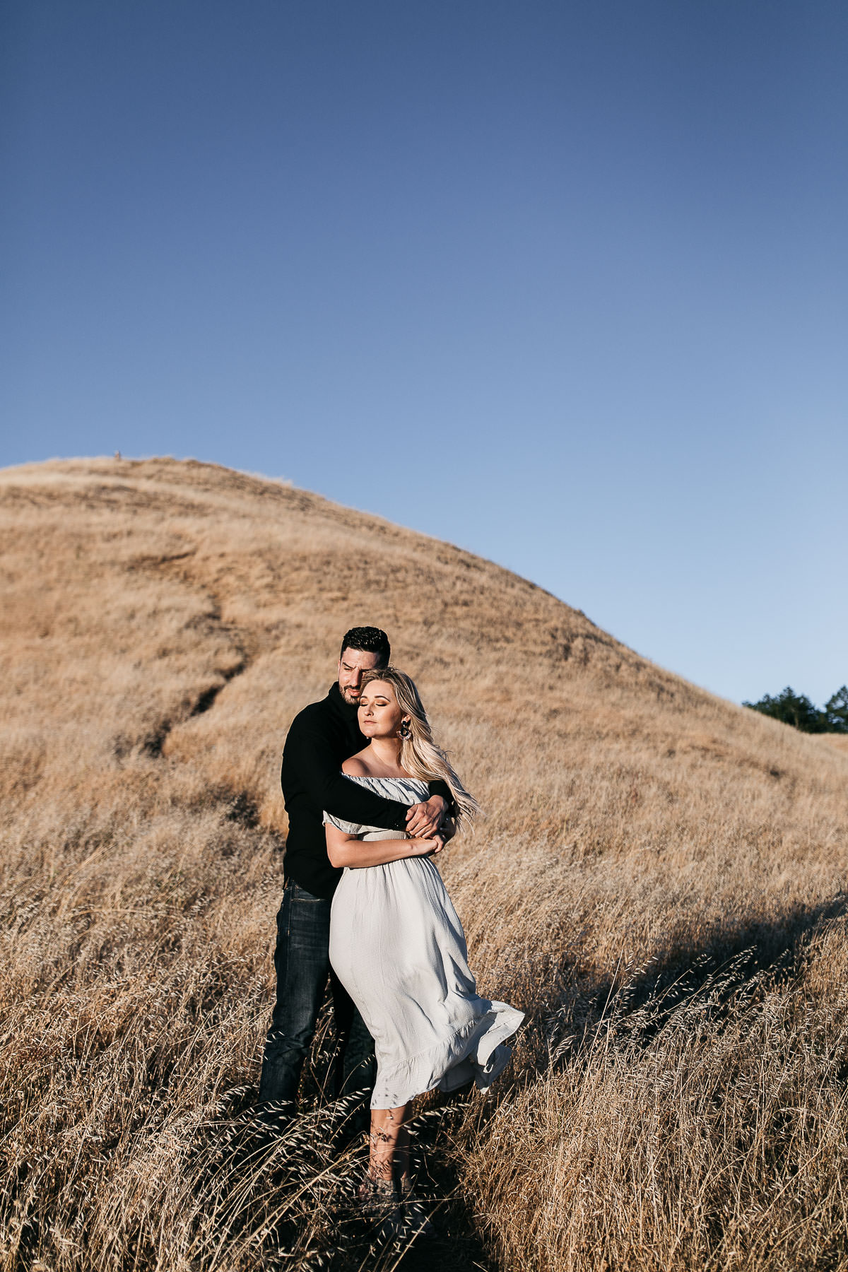 mt-tam-golden-hills-sunset-engagement-session-23