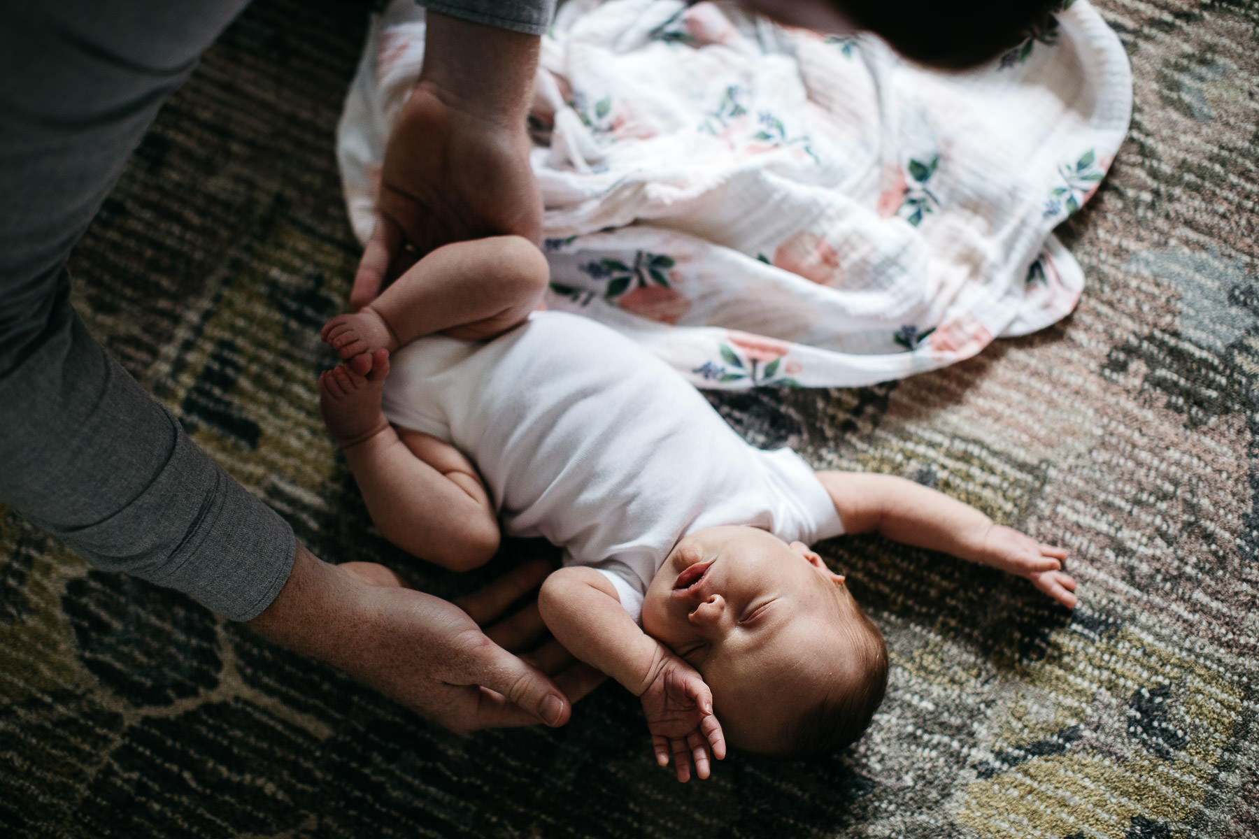 san-francisco-lifestyle-in-home-newborn-with-dog-63