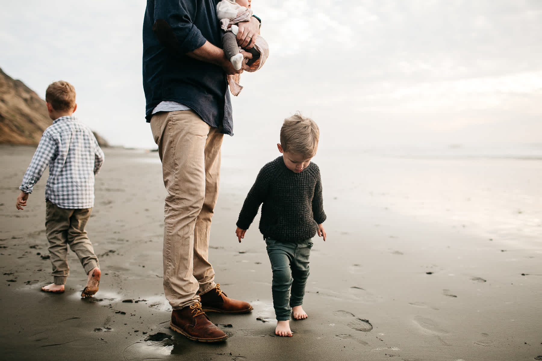 cloudy-fort-funston-winter-lifestyle-family-session-26