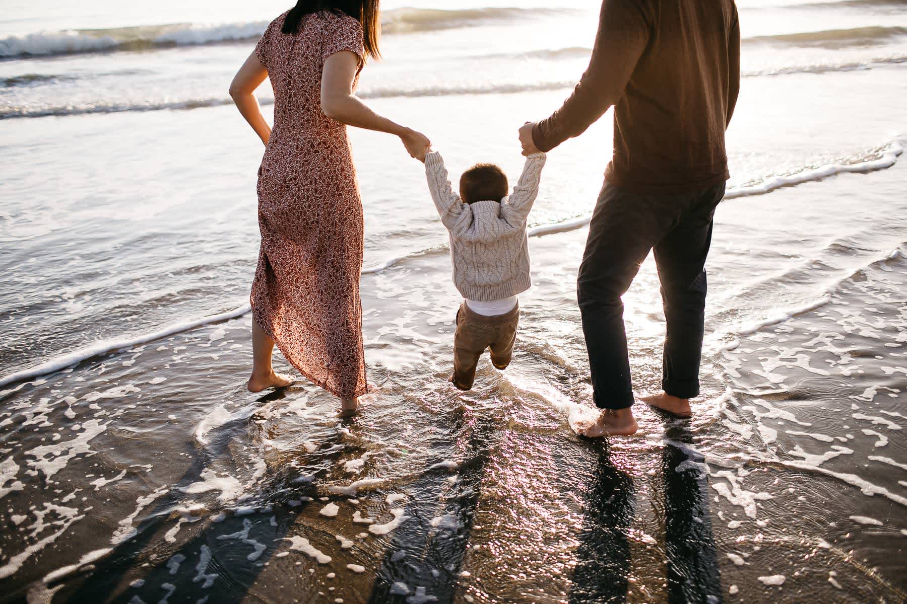 Half-moon-bay-beachy-sunset-lifestyle-family-session-10