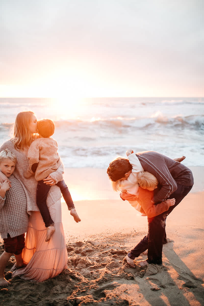 half-moon-bay-ca-sunset-family-lifestyle-session-golden-light-51