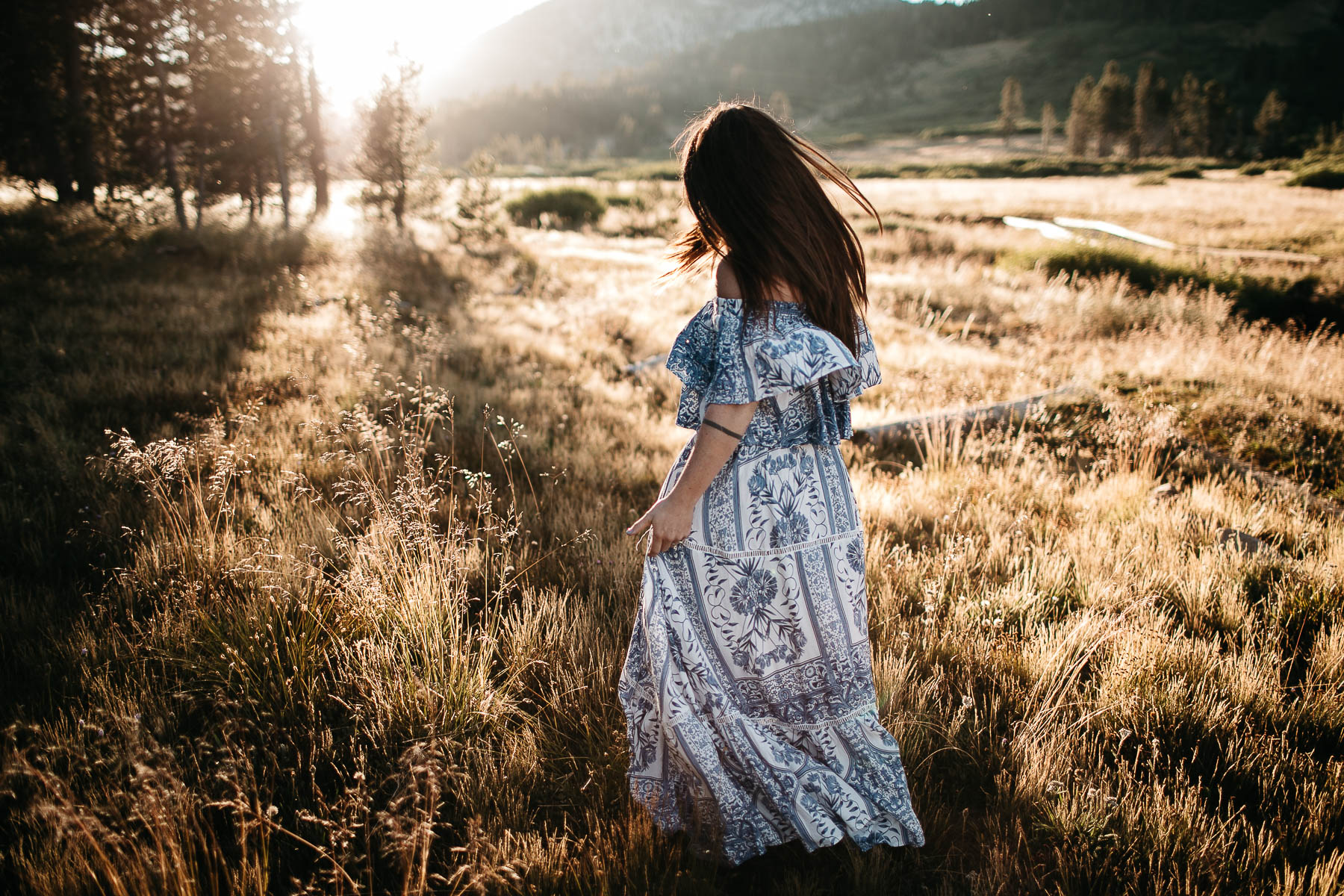 lake-tahoe-anniversary-couple-session-with-a-puppy-23