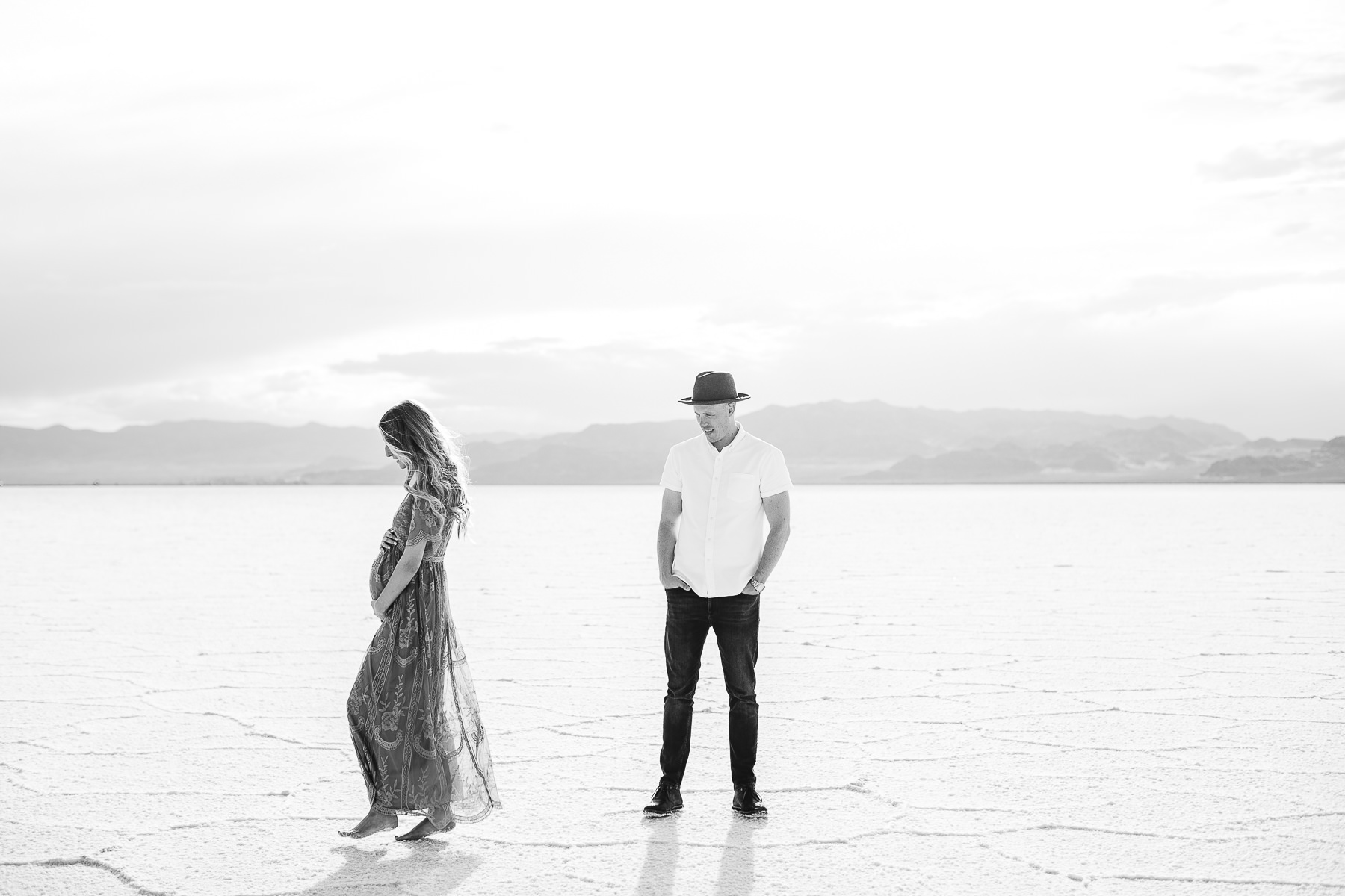 salt-lake-city-utah-salt-flats-lifestyle-maternity-session-28