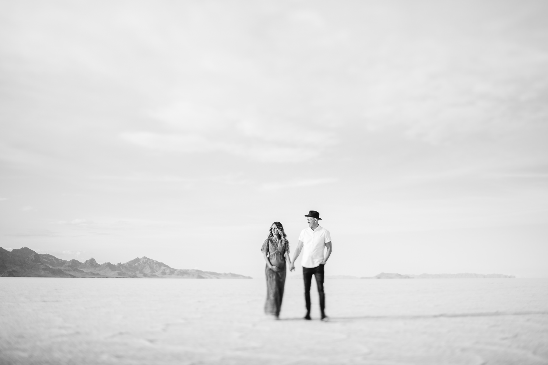 bonneville-utah-salt-flats-lifestyle-maternity-shoot-41