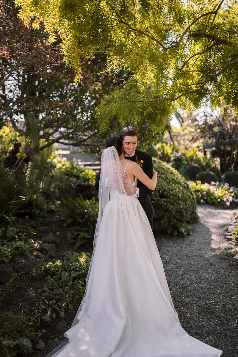 Willow-Camp-Stinson-Beach-Community-Center-Sunny-Winter-Wedding-25