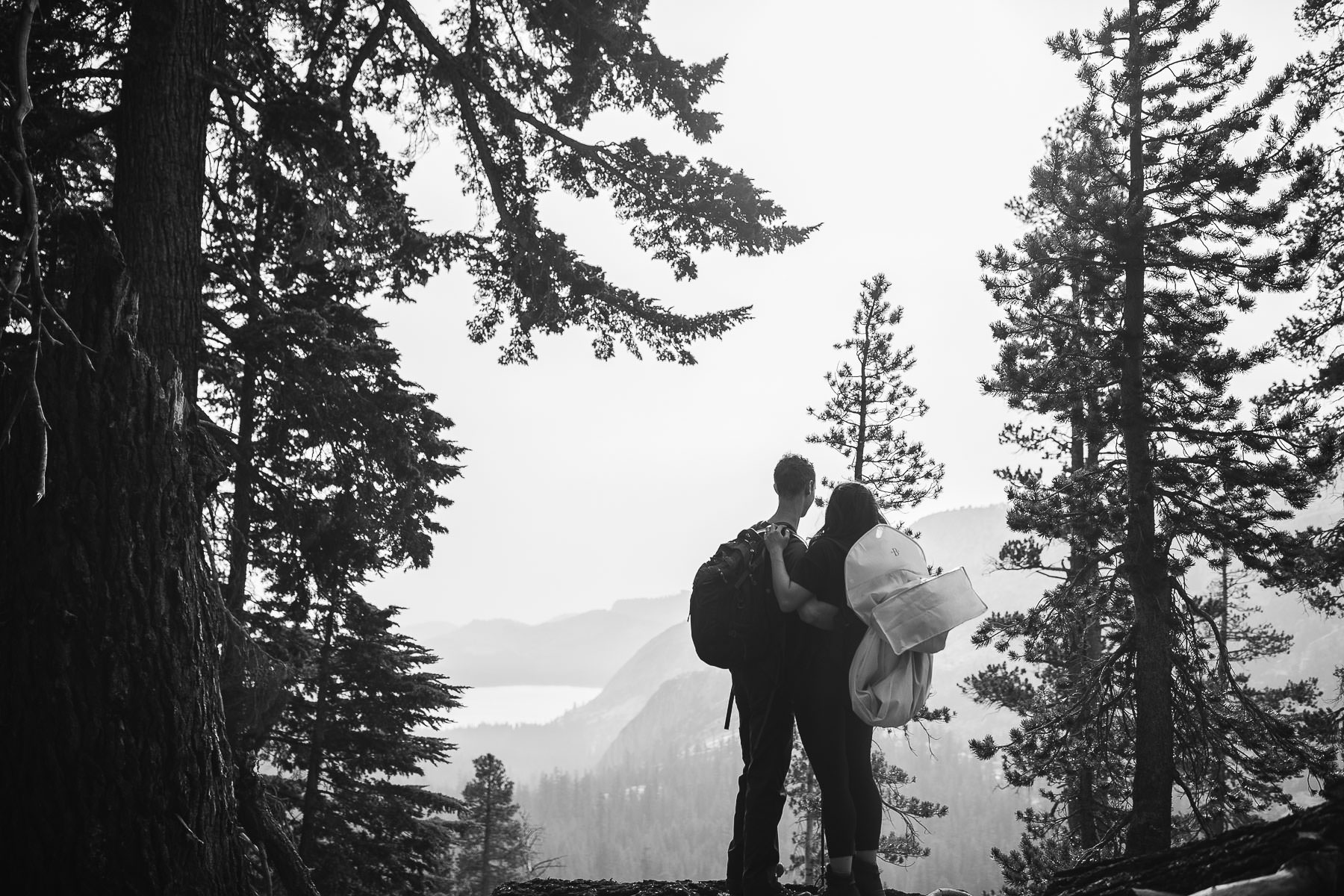 yosemite-cathedral-lake-hiking-sunset-elopement-39