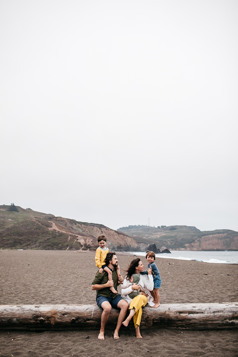 rode-beach-summer-gloomy-family-session-33