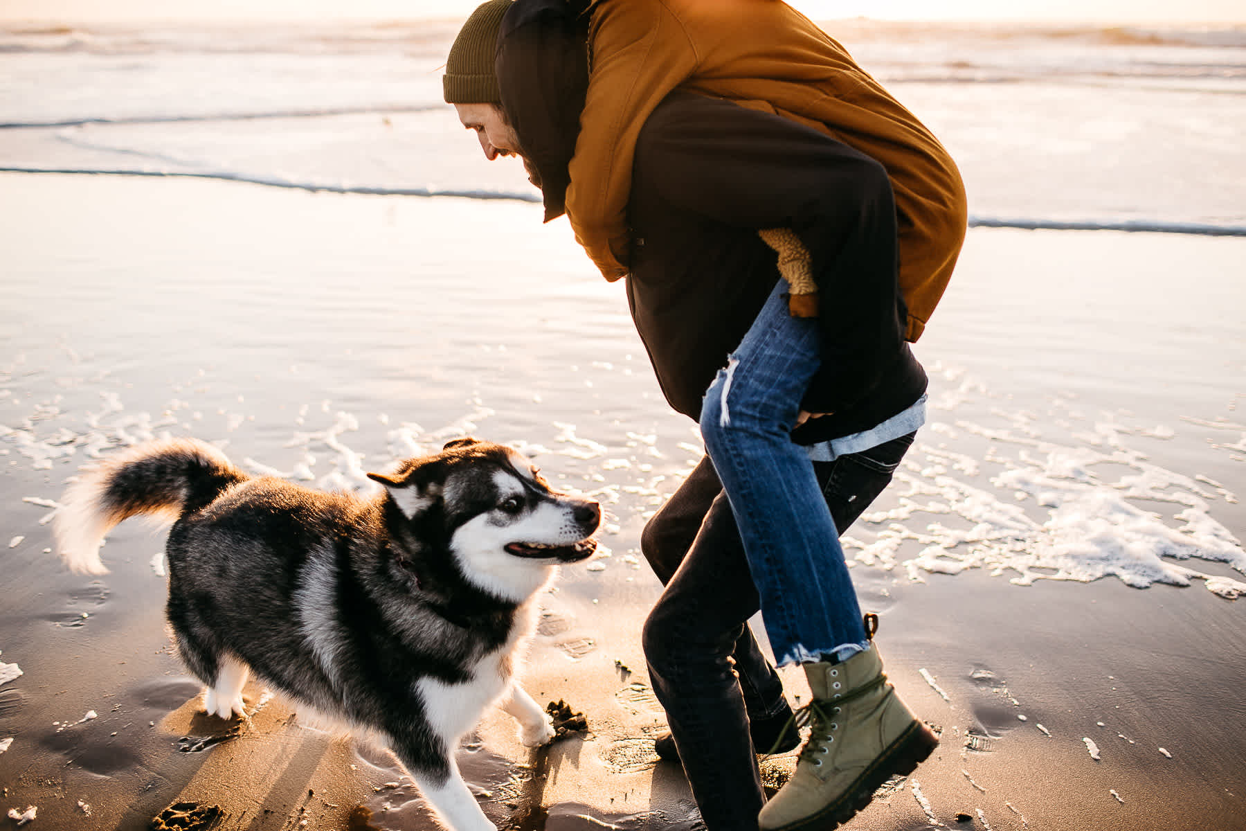 ocean-beach-sunset-couple-session-with-dog-2