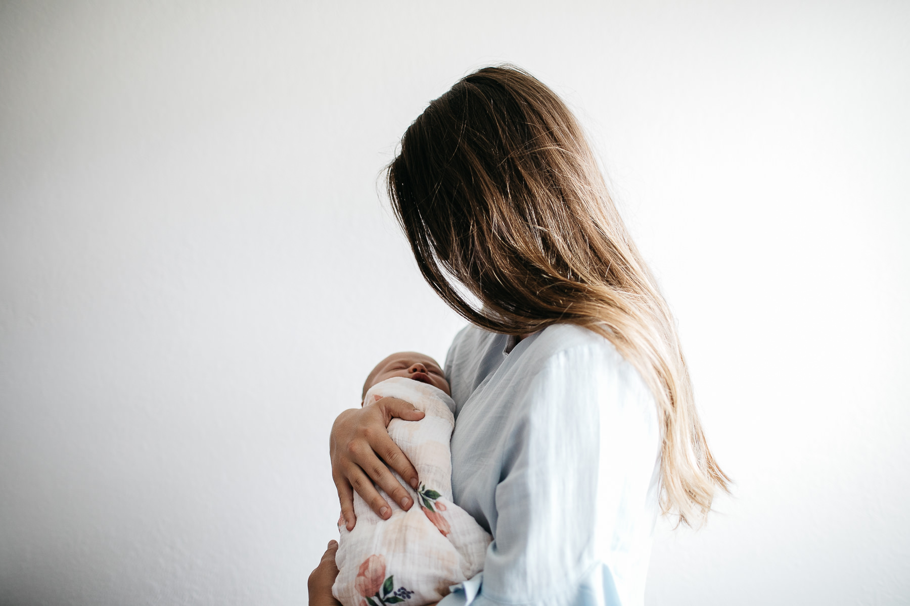 san-francisco-lifestyle-in-home-newborn-with-dog-50