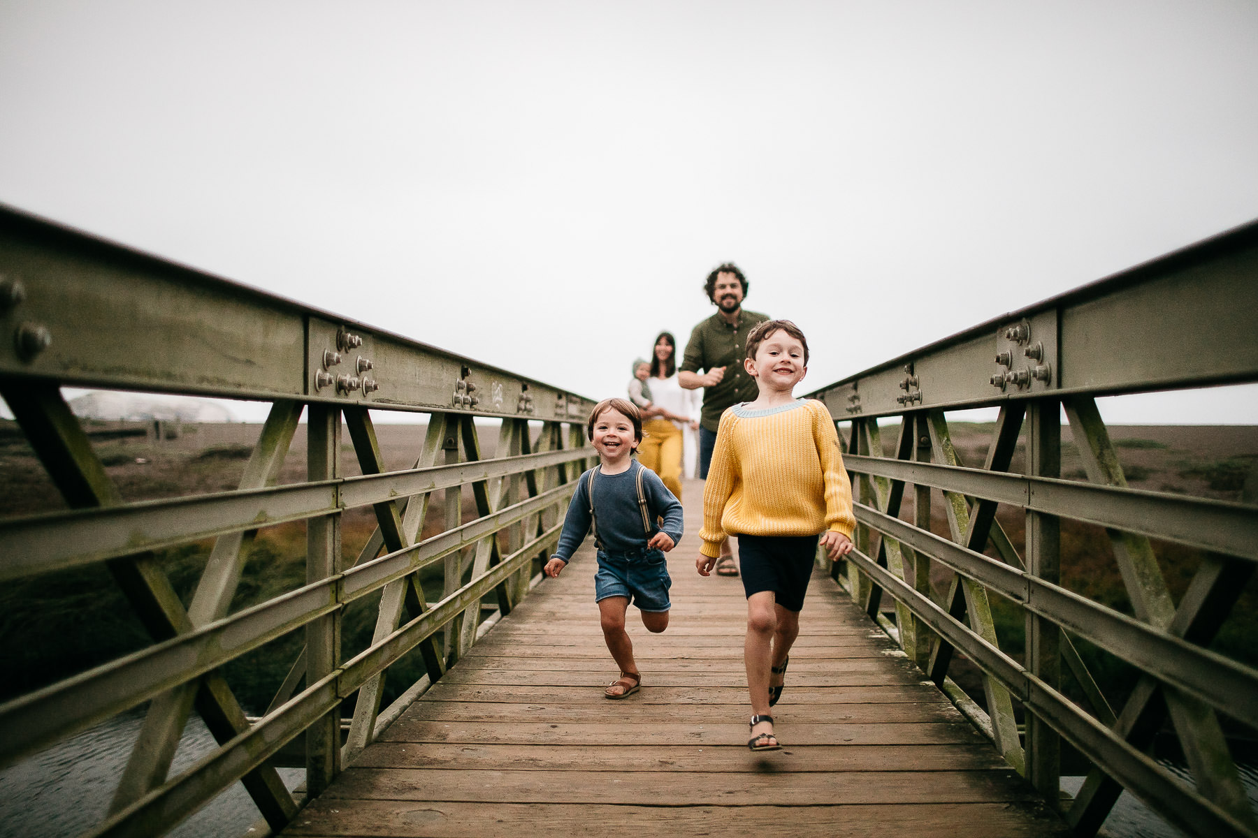 rode-beach-summer-gloomy-family-session-44