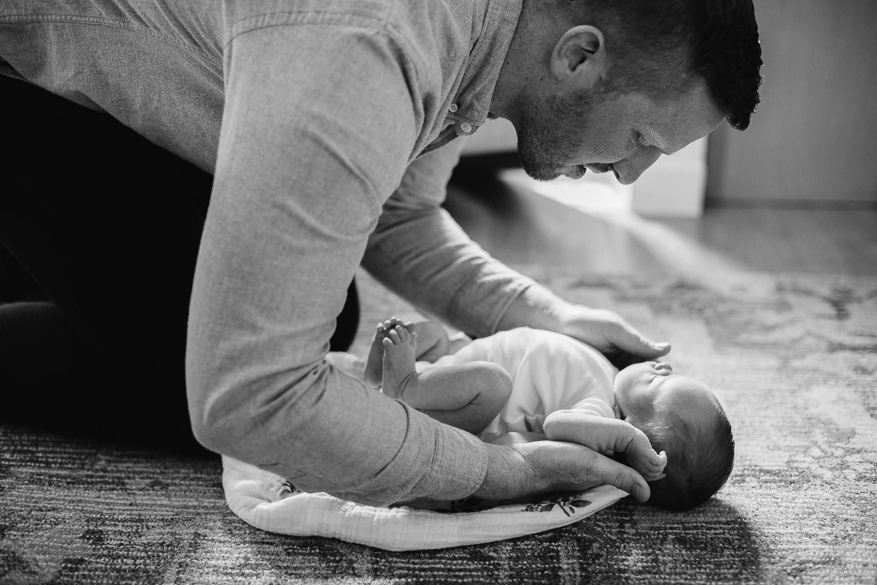 san-francisco-lifestyle-in-home-newborn-with-dog-62