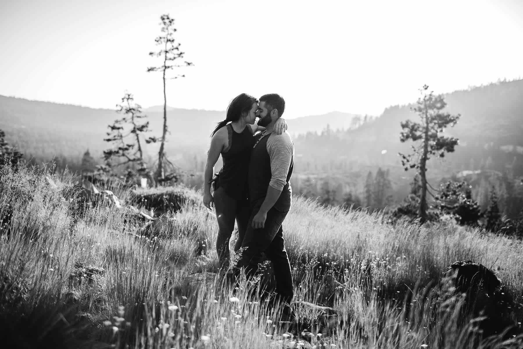 lake-tahoe-forest-donner-sunset-couple-session-2