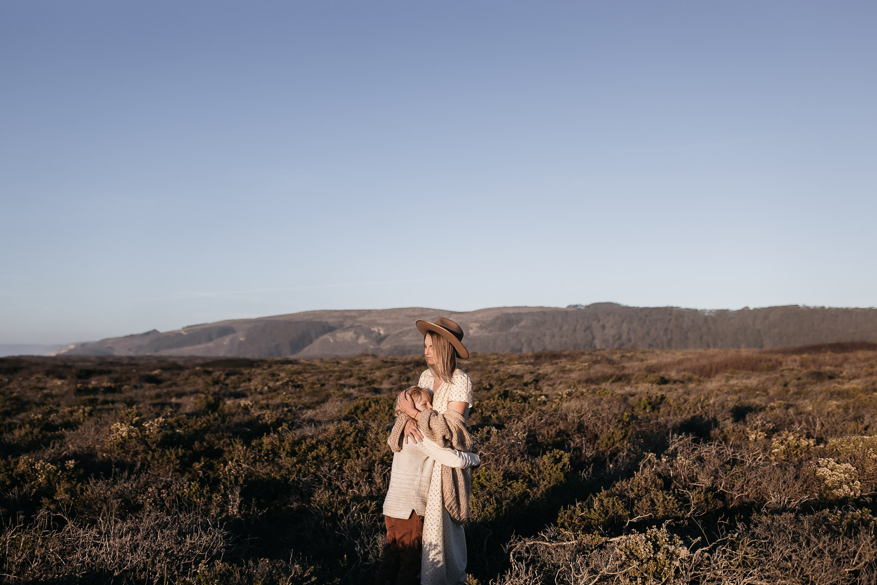 pescadero-beach-school-bus-lifestyle-sunset-family-session-25
