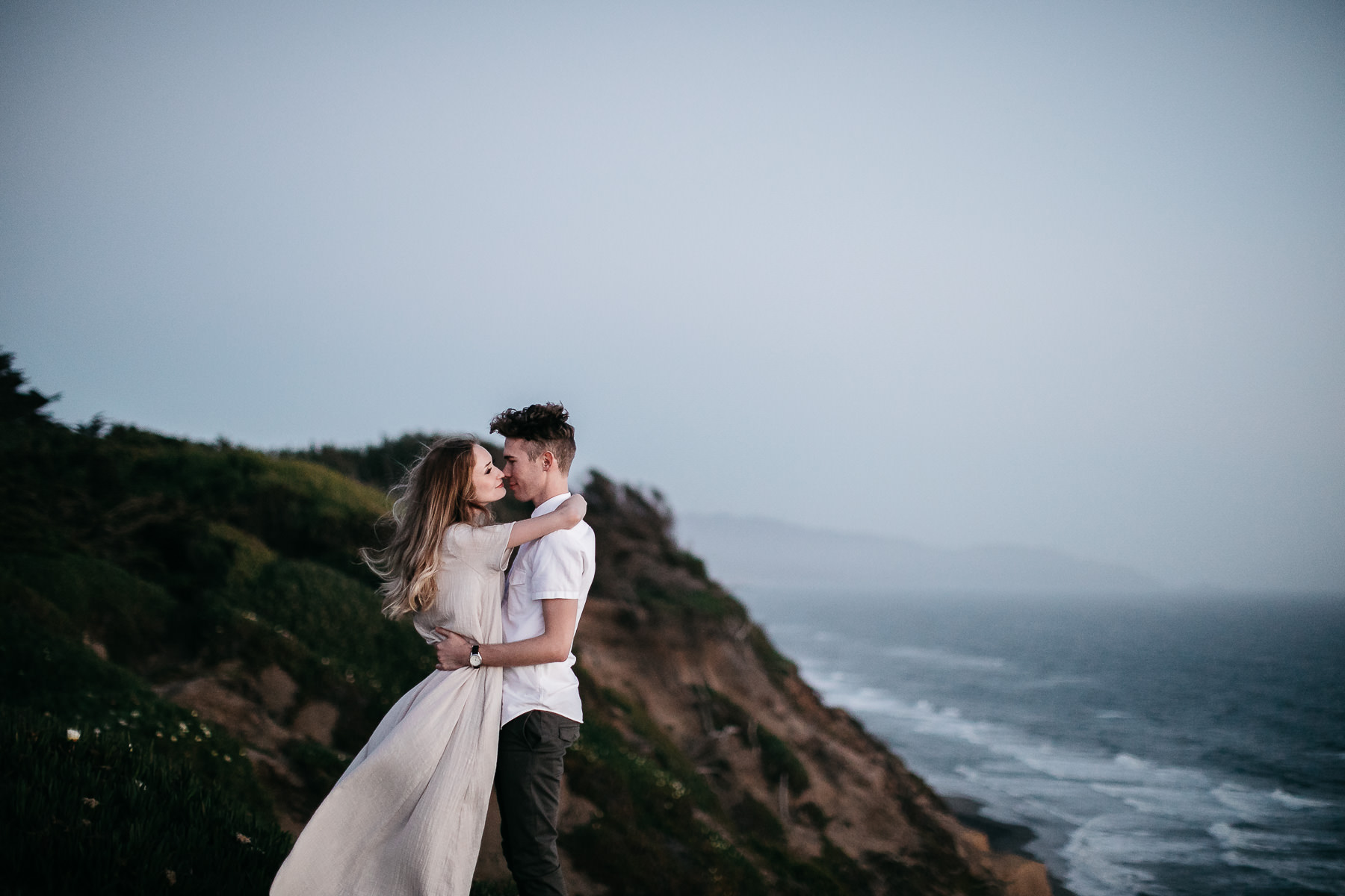 summer-san-francisco-lifestyle-coastal-engagement-session-54