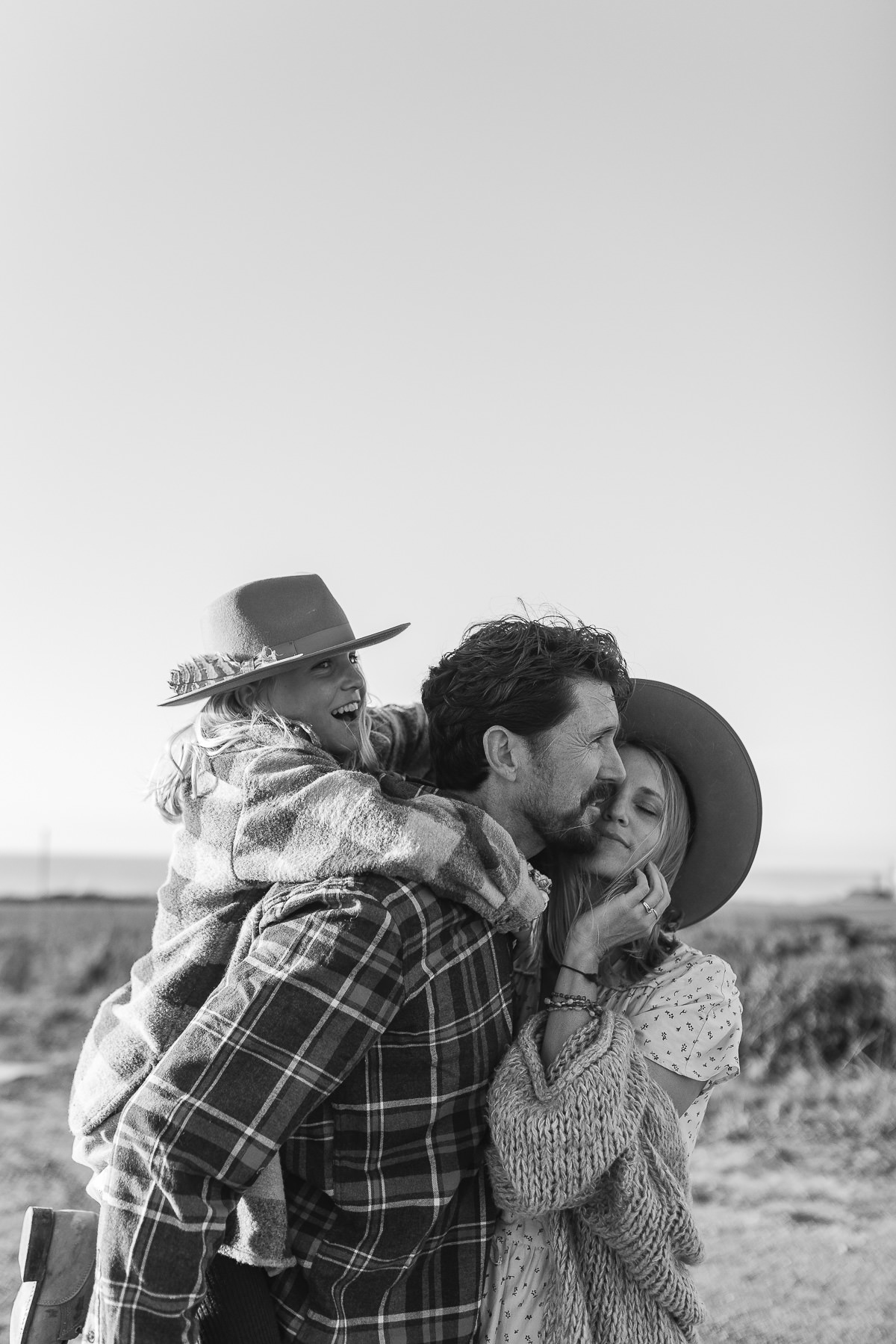 pescadero-beach-school-bus-lifestyle-sunset-family-session-22