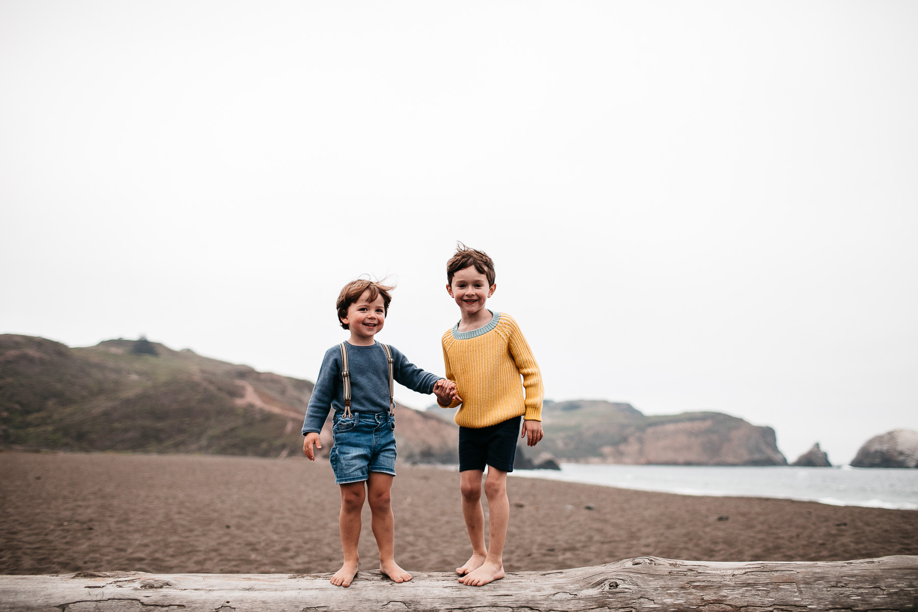 rode-beach-summer-gloomy-family-session-26