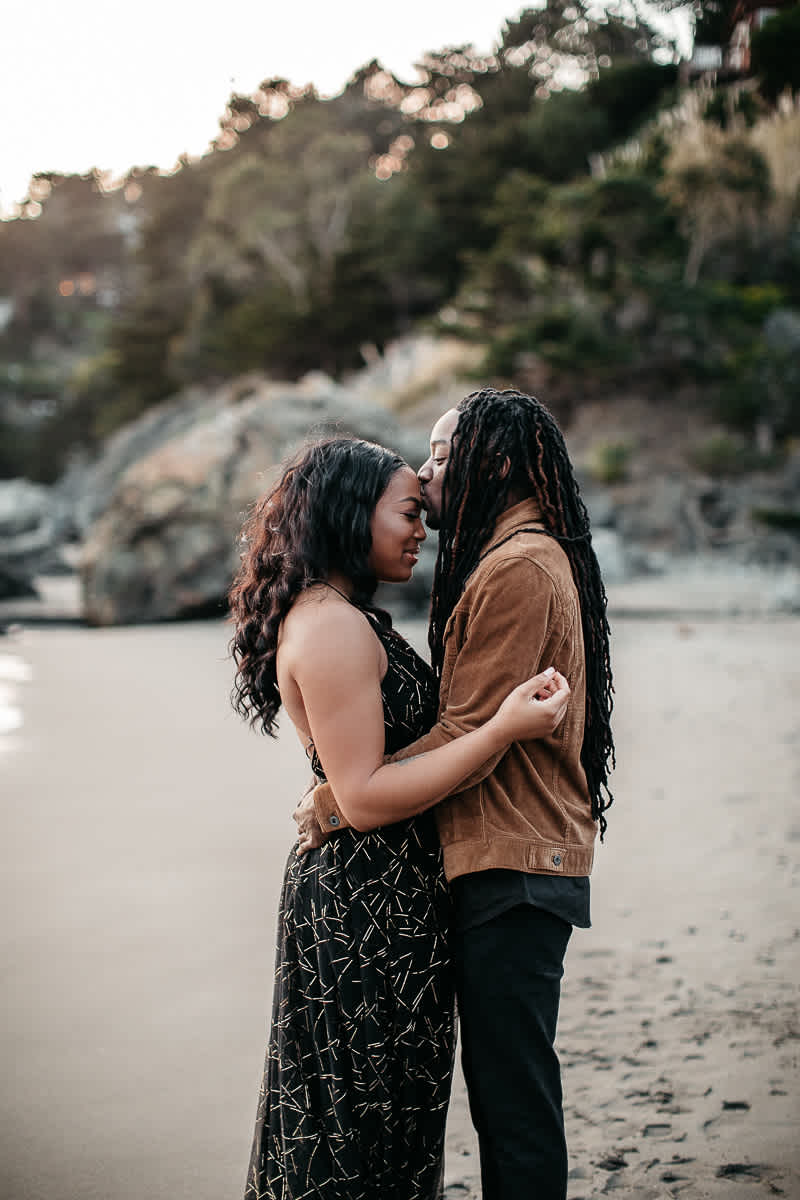 muir-beach-ca-spring-lifestyle-engagement-session-33