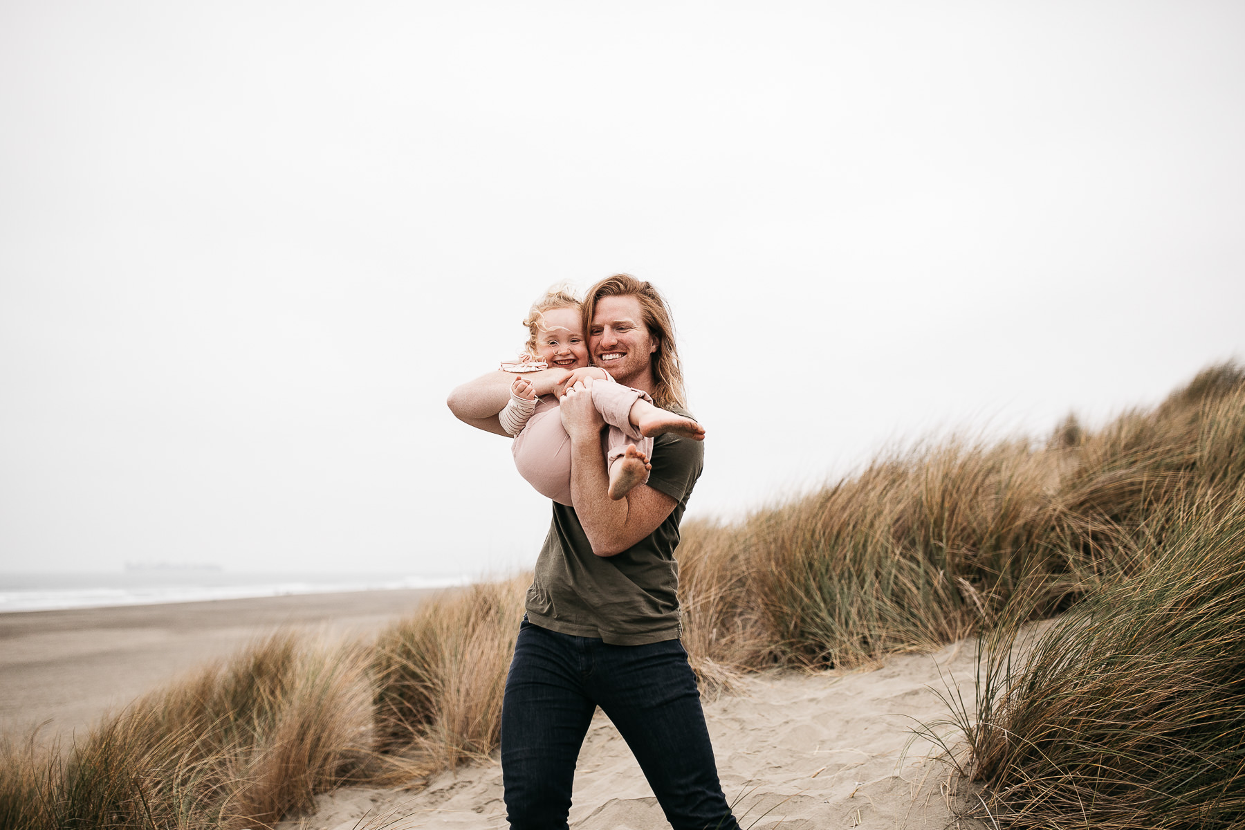 gloomy-ocean-beach-sf-newborn-lifestyle-session-7
