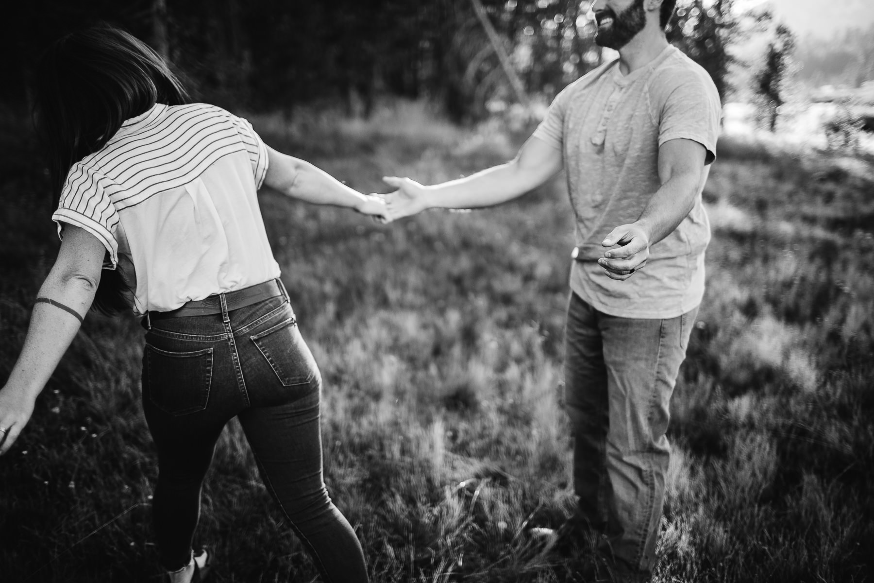 lake-tahoe-anniversary-couple-session-with-a-puppy-5