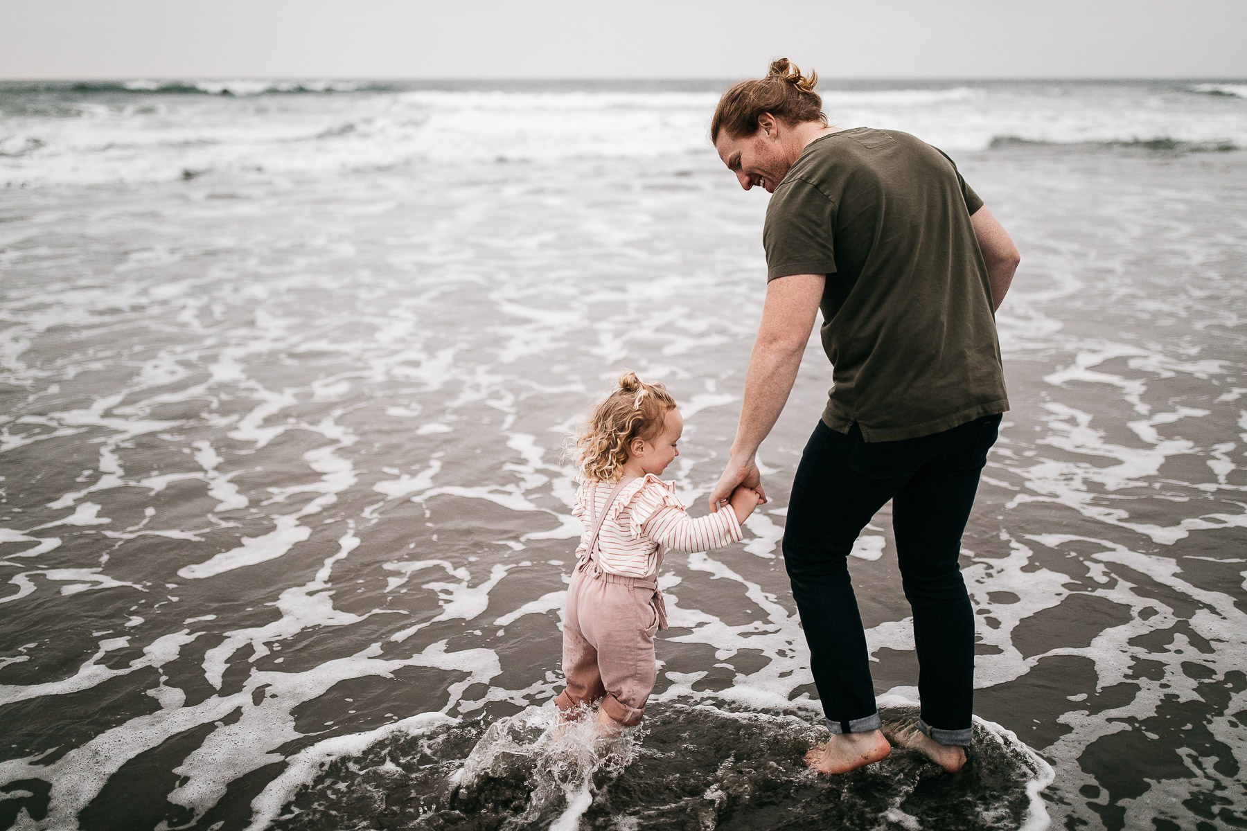 gloomy-ocean-beach-sf-newborn-lifestyle-session-26