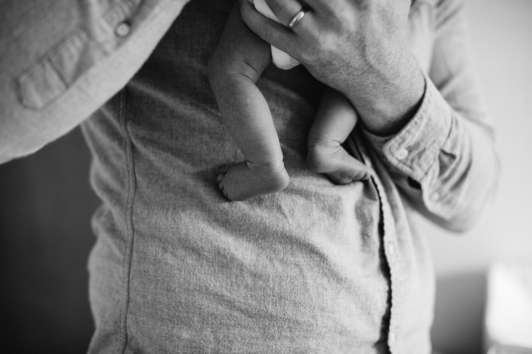 san-francisco-lifestyle-in-home-newborn-with-dog-65