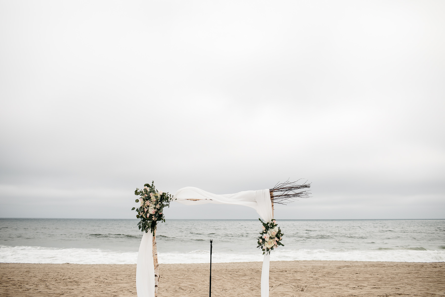 malibu-gloomy-summer-romantic-wedding-41