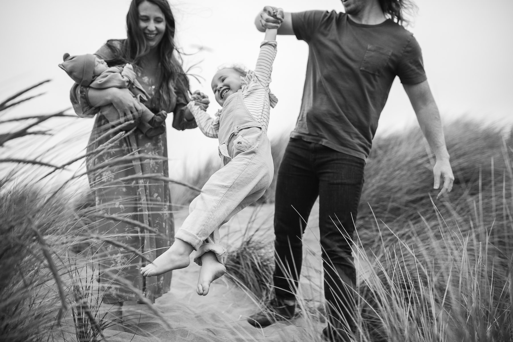 gloomy-ocean-beach-sf-newborn-lifestyle-session-1