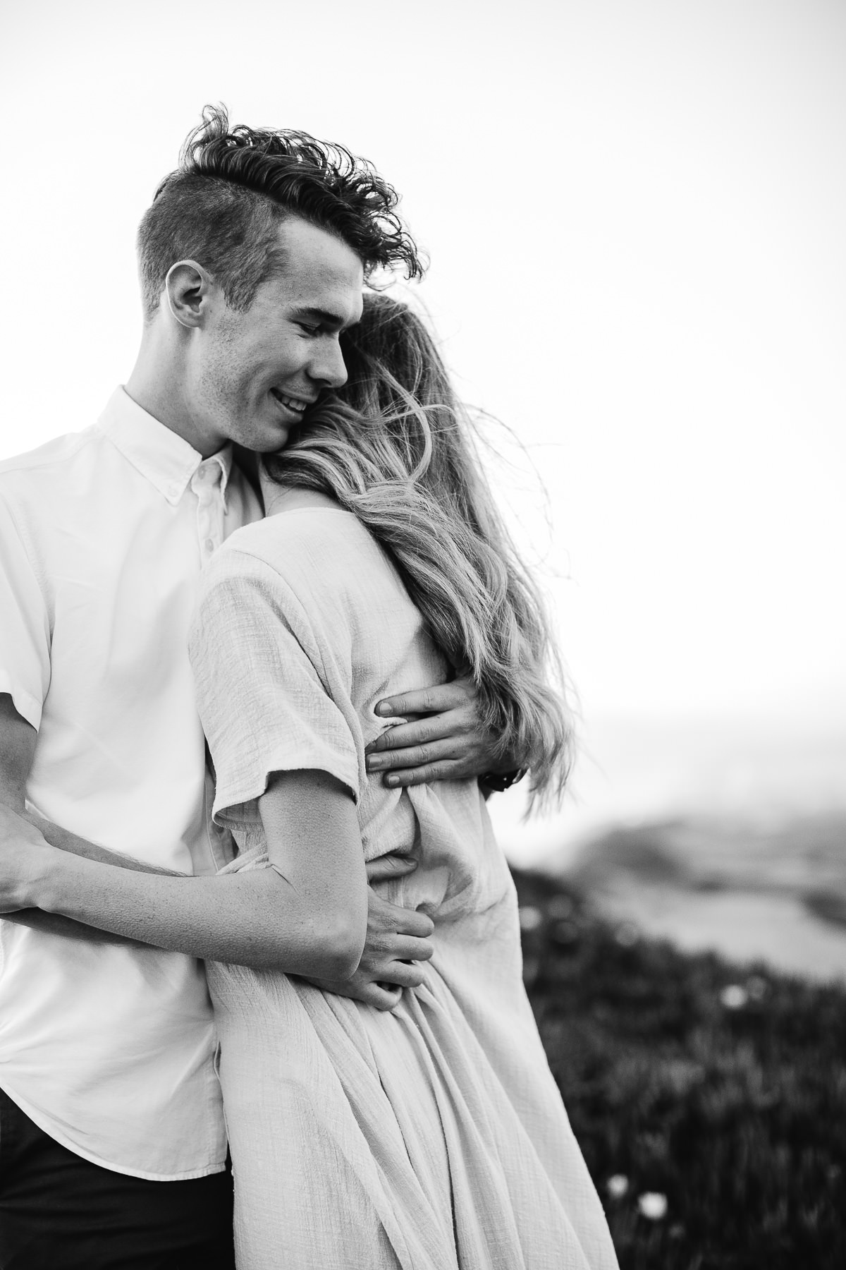 summer-san-francisco-lifestyle-coastal-engagement-session-39