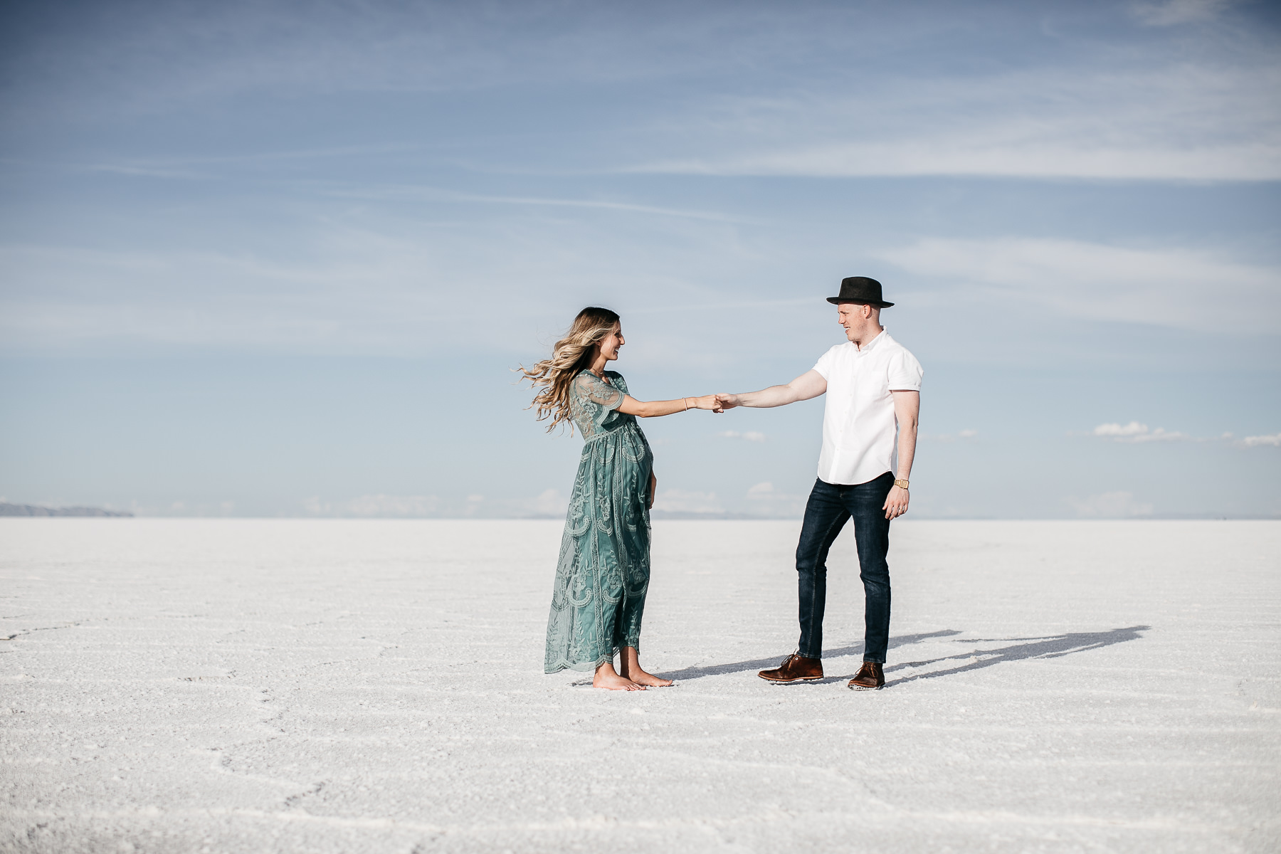 salt-lake-city-utah-salt-flats-lifestyle-maternity-session-17