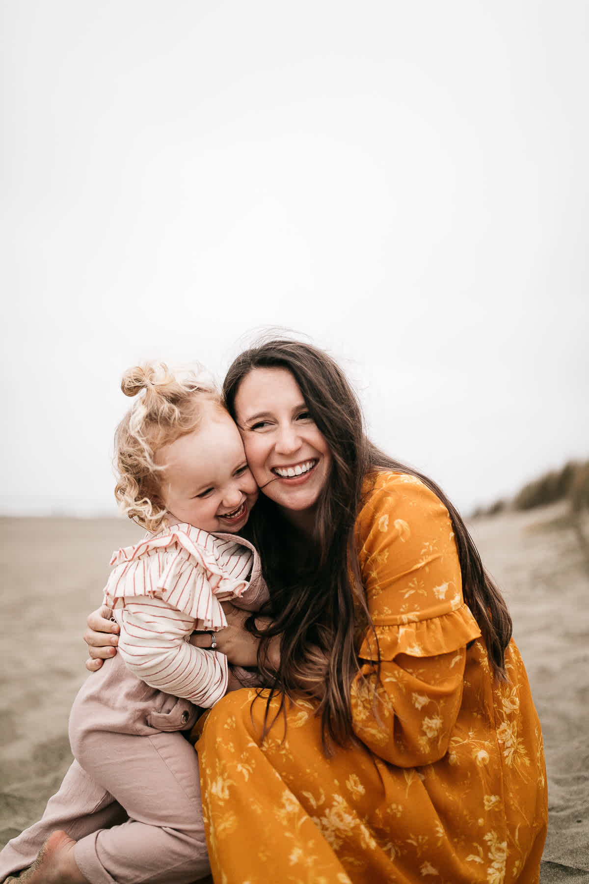 gloomy-ocean-beach-sf-newborn-lifestyle-session-27