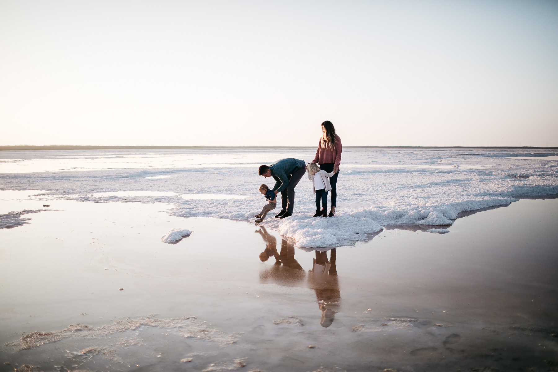 san-jose-ca-salt-flats-sunset-family-lifestyle-session-9