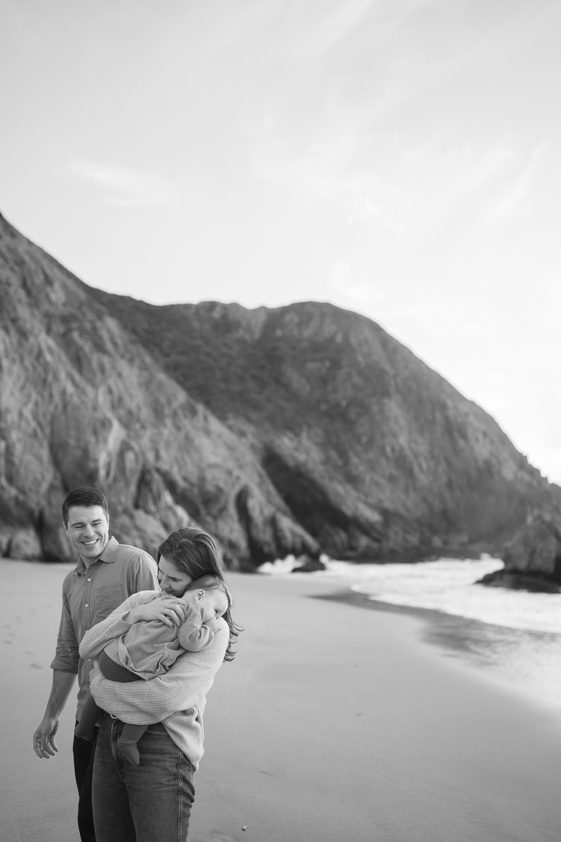 Half-moon-bay-golden-light-fall-beach-family-session-47