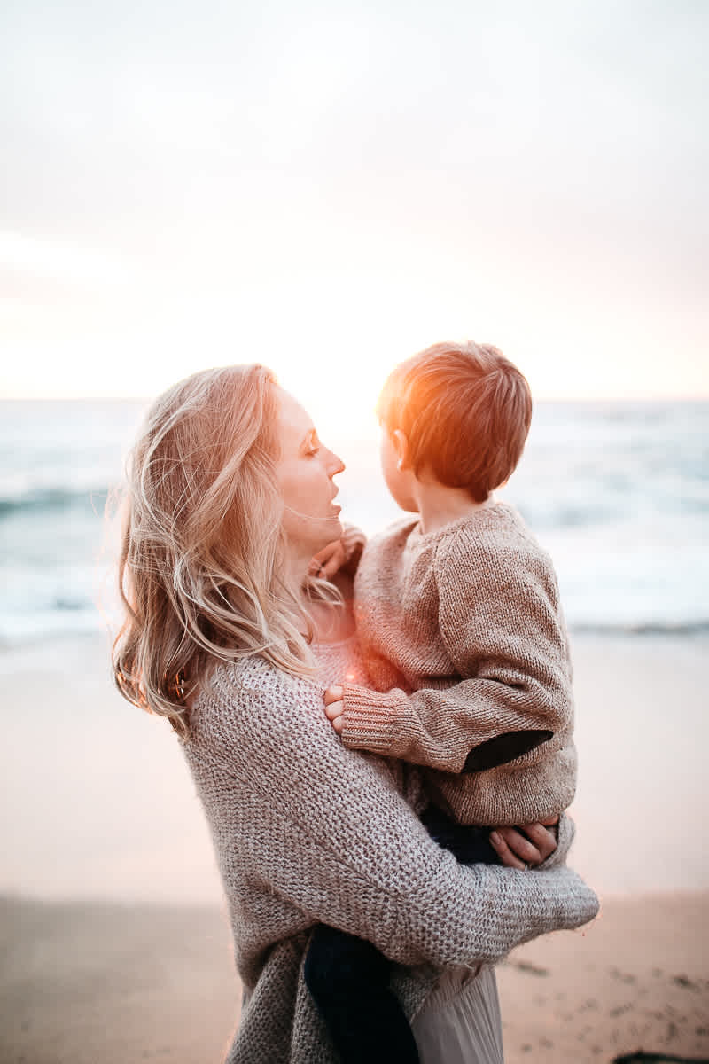half-moon-bay-ca-sunset-family-lifestyle-session-golden-light-54