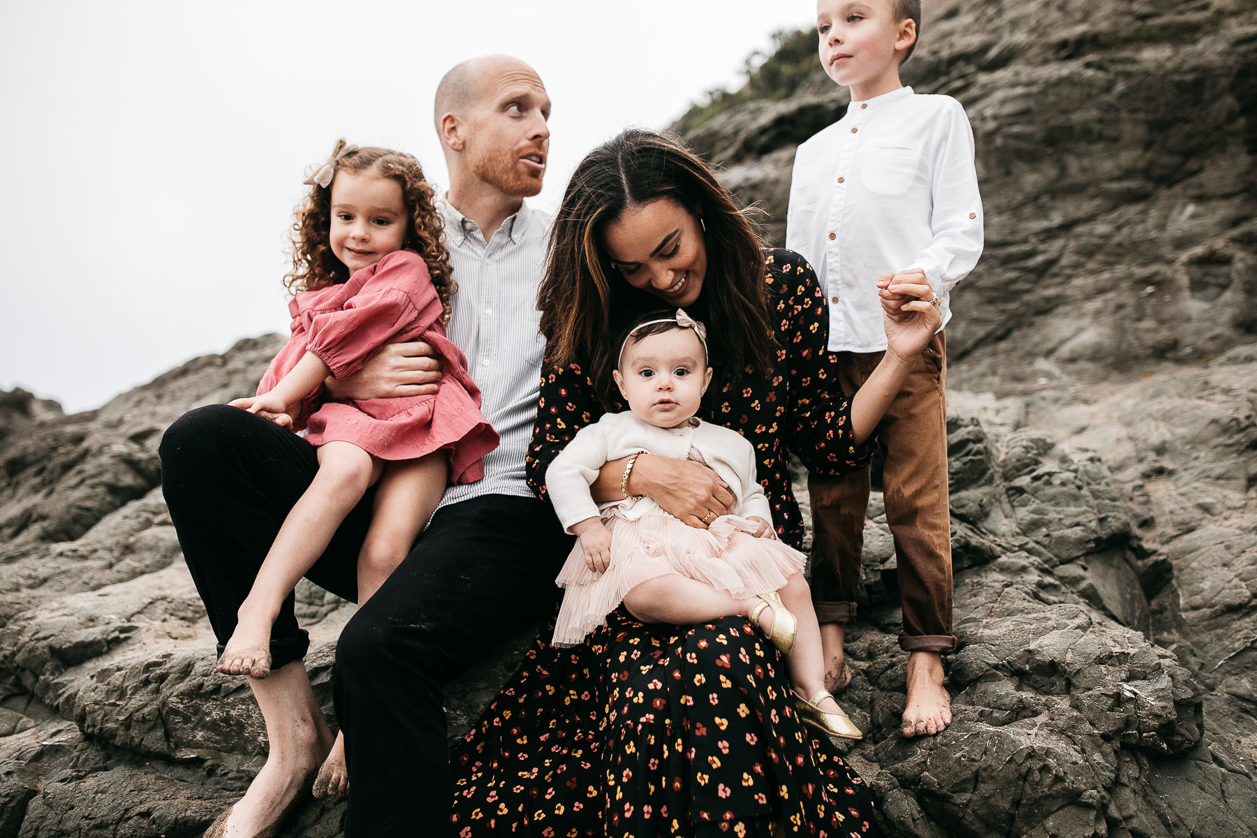 summer-foggy-china-beach-lifestyle-family-session-13