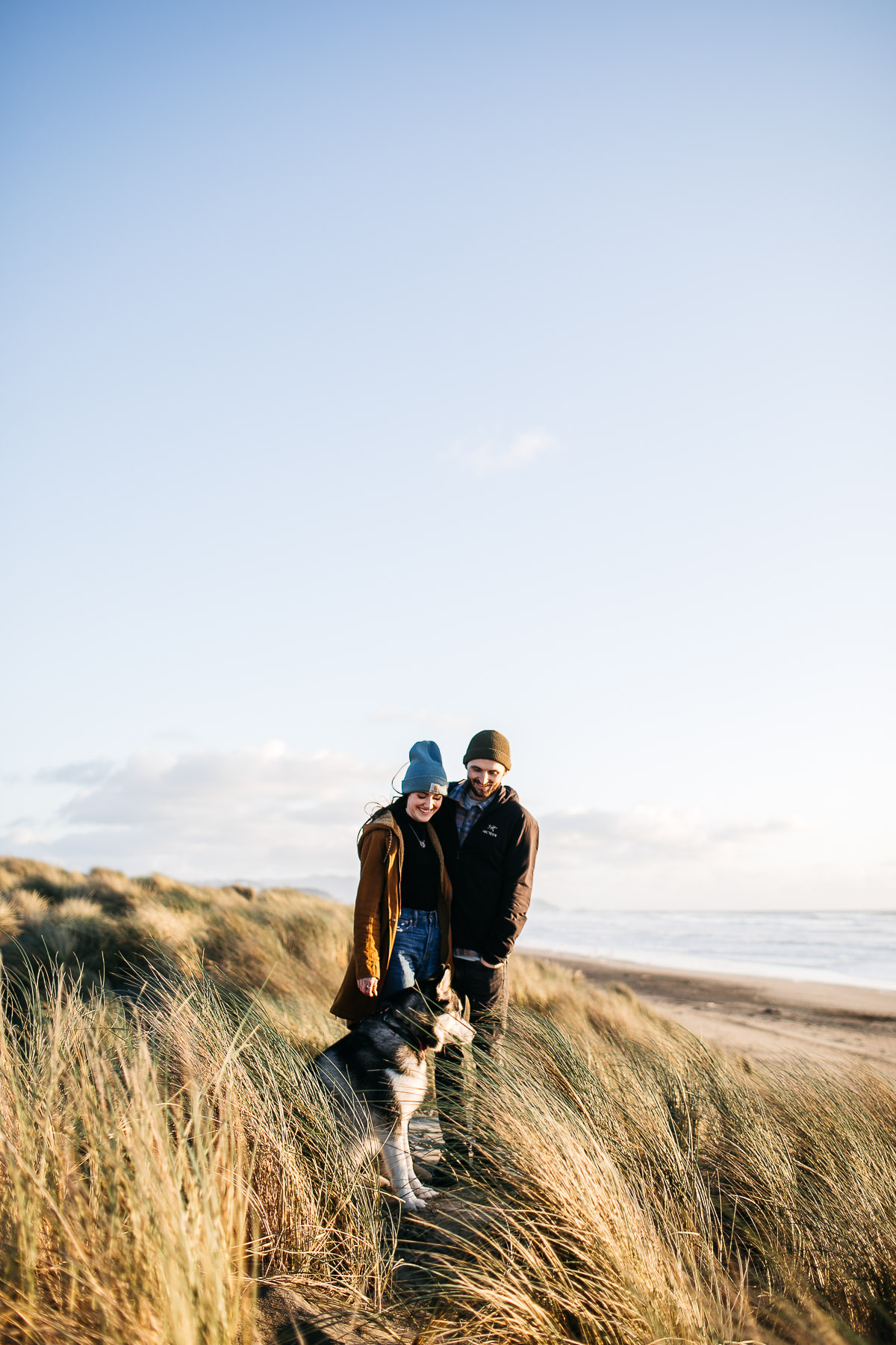 ocean-beach-sf-malamute-couple-session-golden-light-6