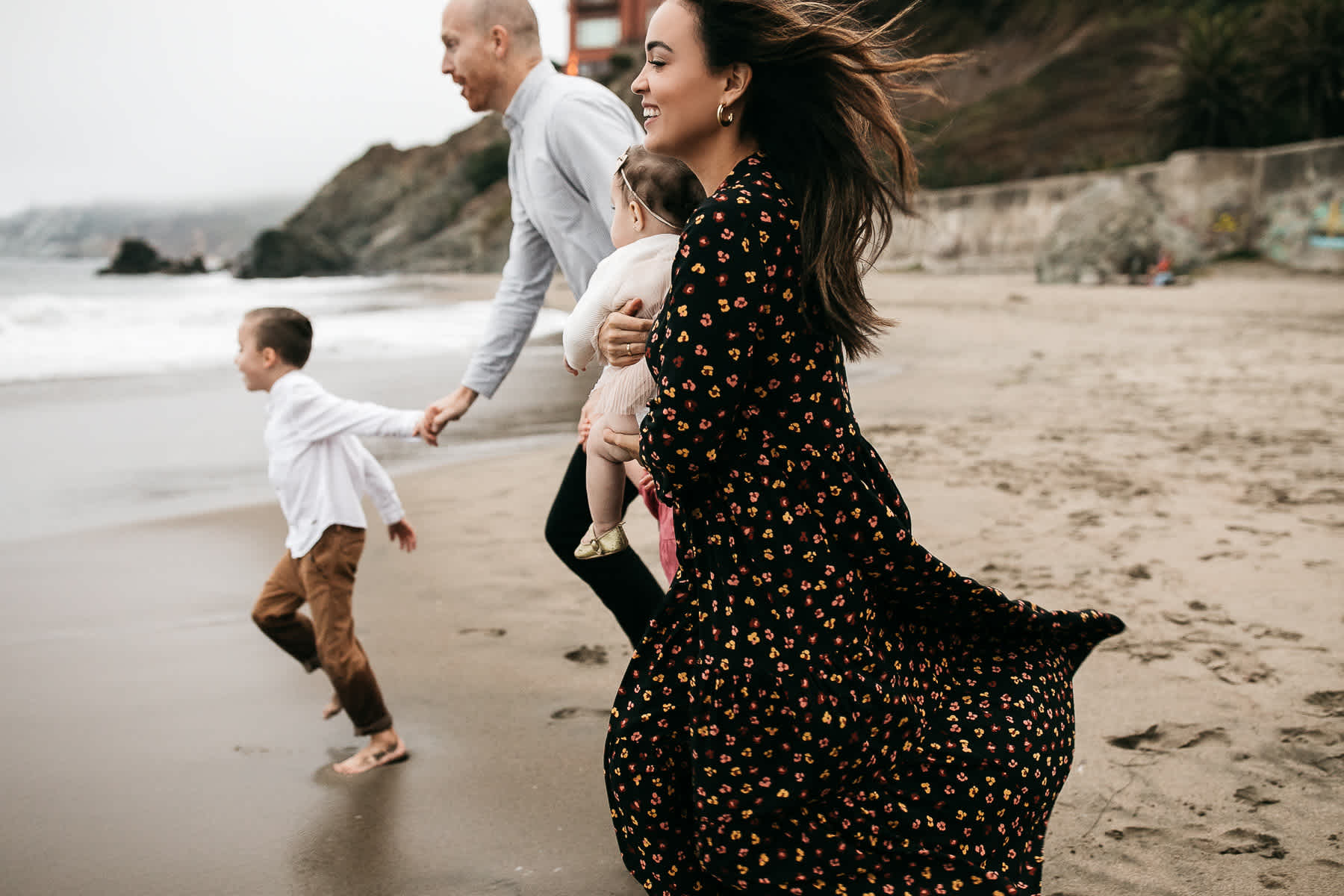 summer-foggy-china-beach-lifestyle-family-session-12