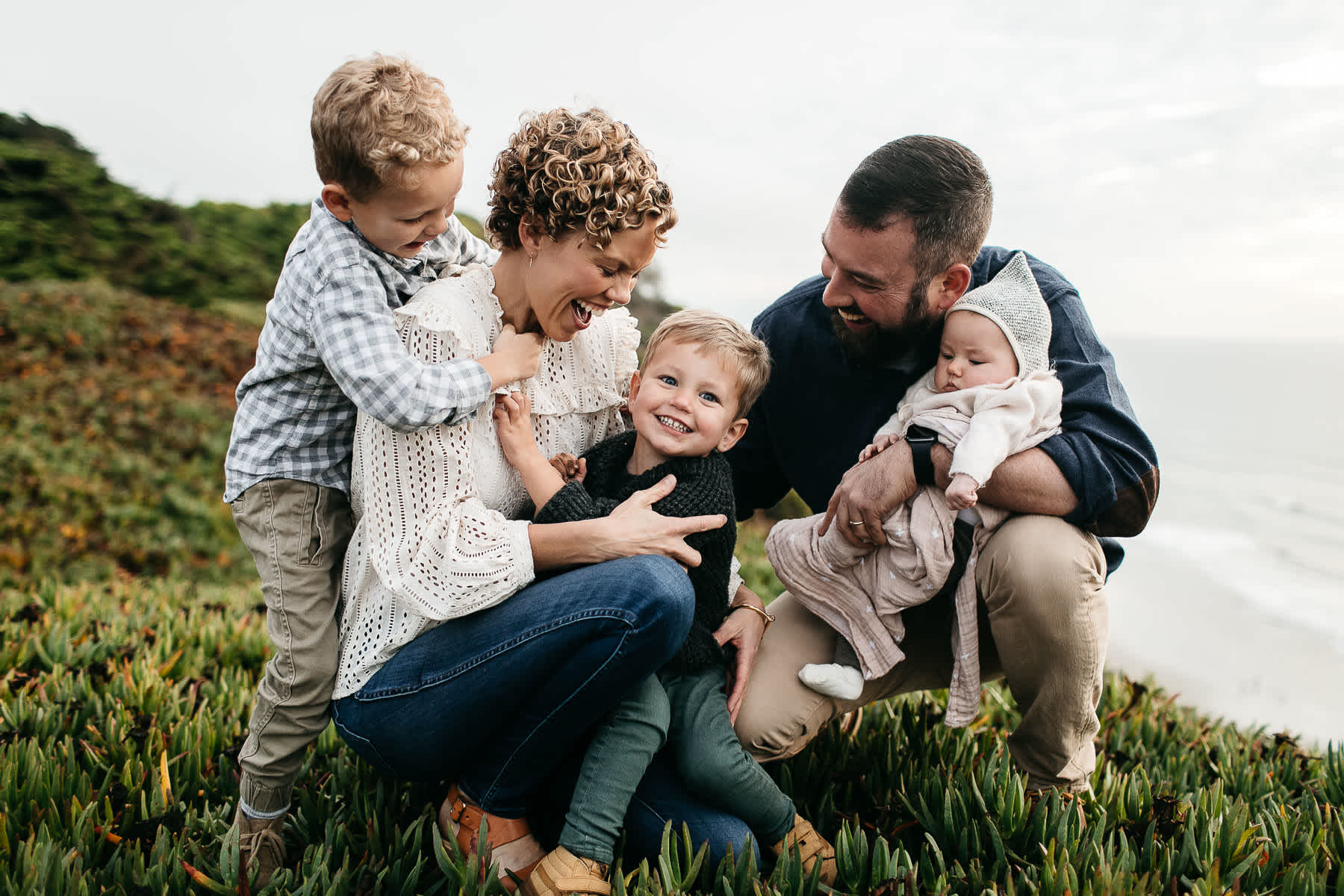 cloudy-fort-funston-winter-lifestyle-family-session-13