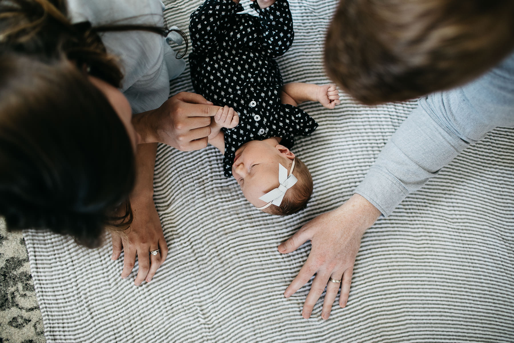 san-francisco-lifestyle-in-home-newborn-with-dog-26