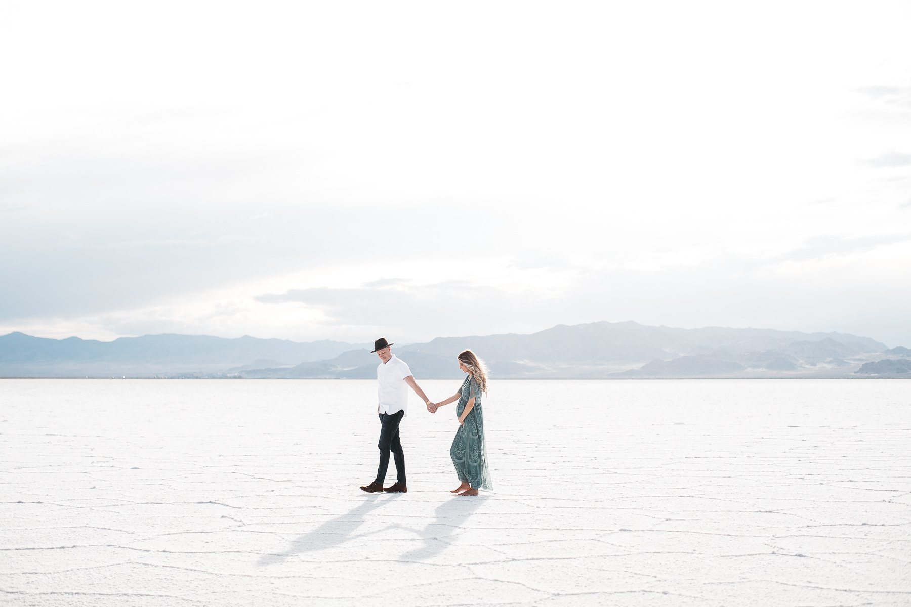 salt-lake-city-utah-salt-flats-lifestyle-maternity-session-32